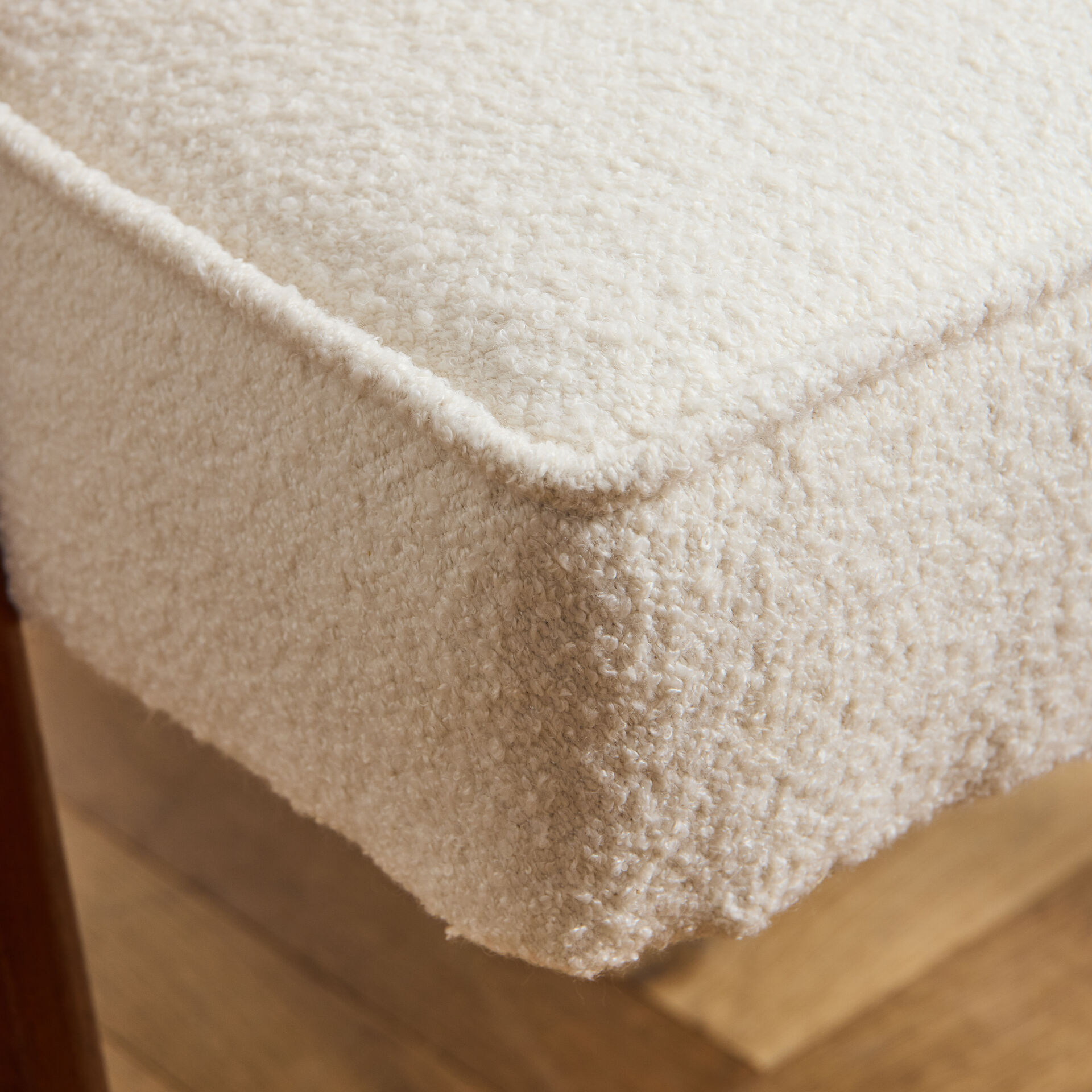 ${product-id}-Hoxton Chair-Neutral-${view-type}