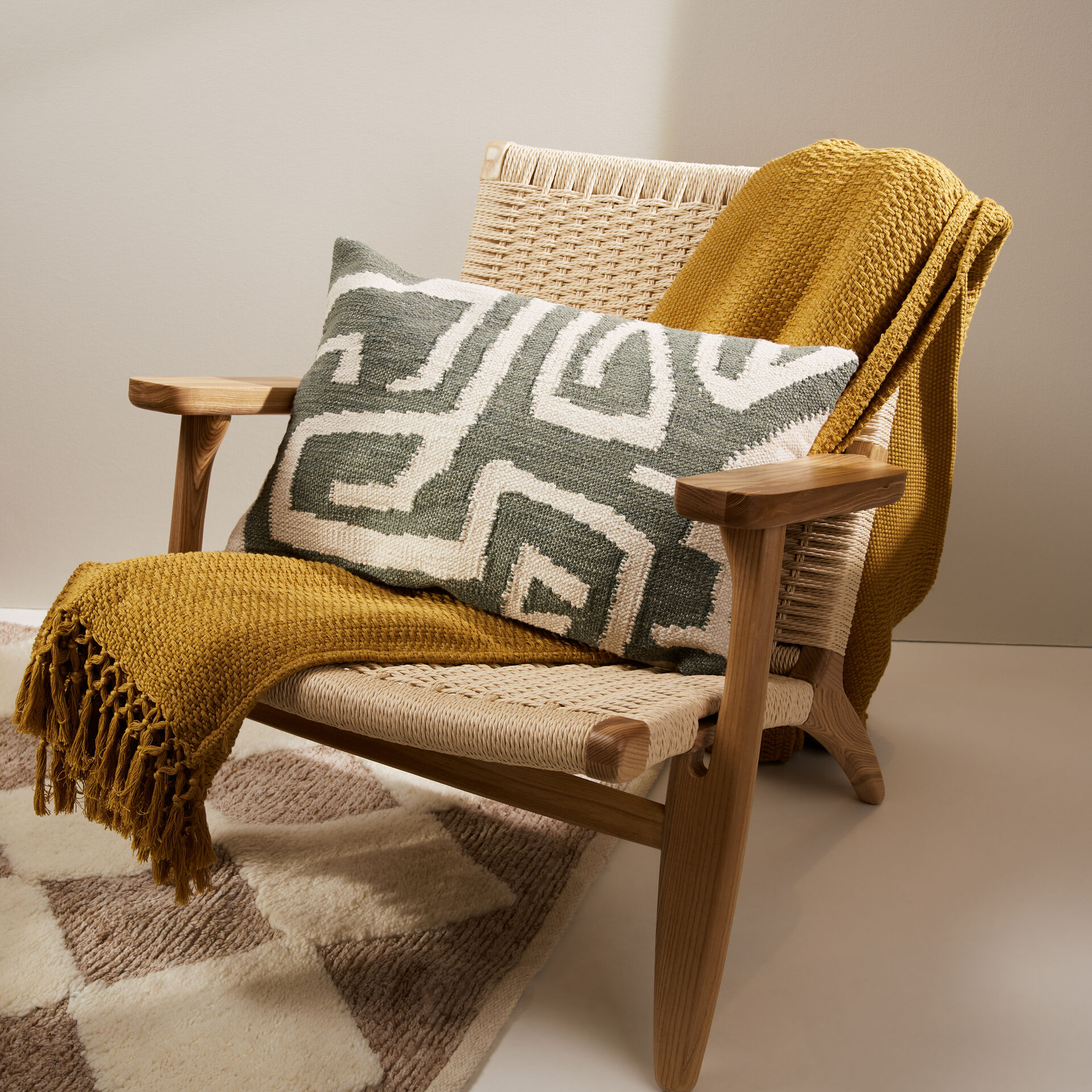 ${product-id}-Ada Abstract Line Cushion-Pale Green-${view-type}
