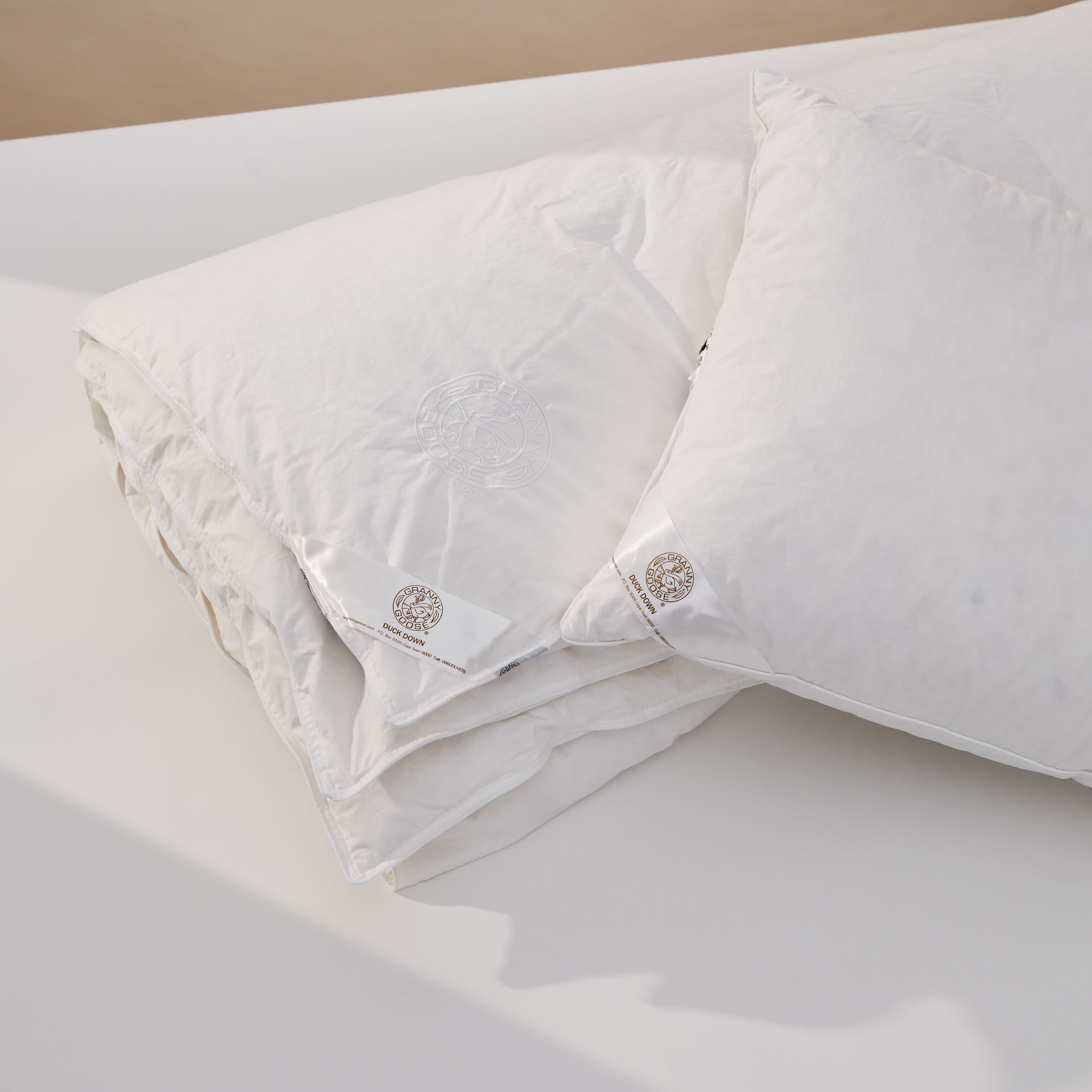 ${product-id}-Snow White Duck Down Duvet-White-${view-type}