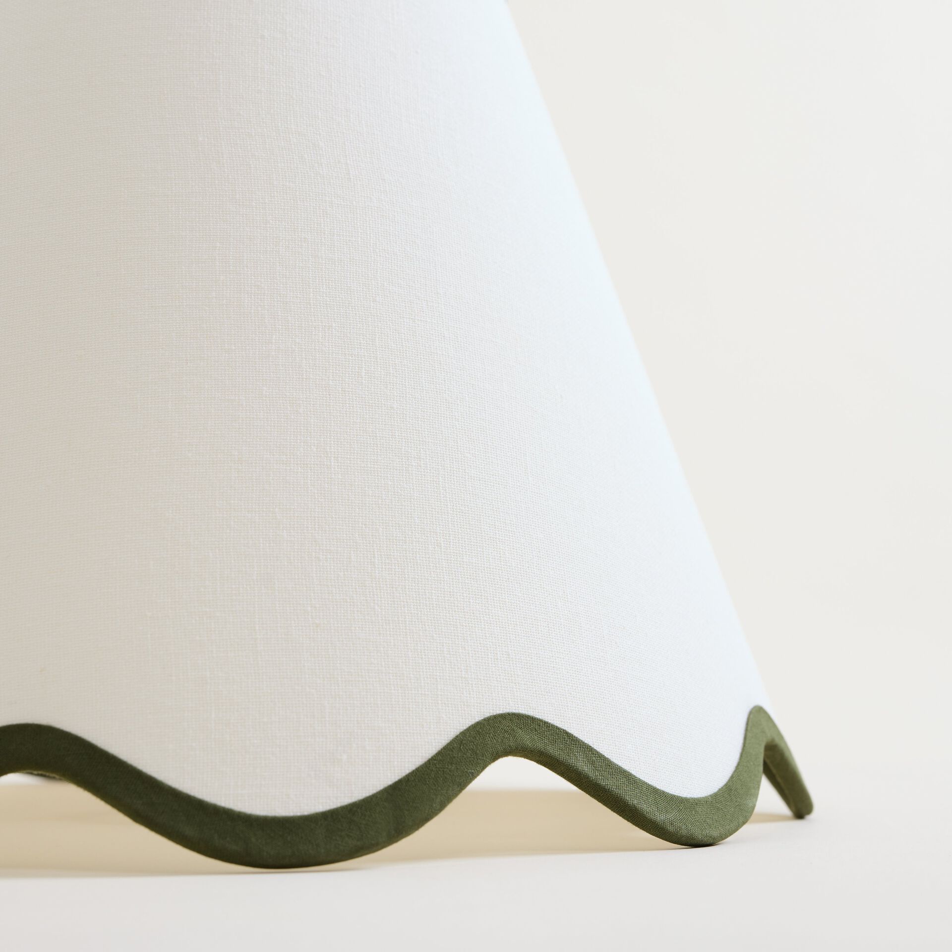 ${product-id}-Large Trimmed Scalloped Edge Lampshade-Green-${view-type}