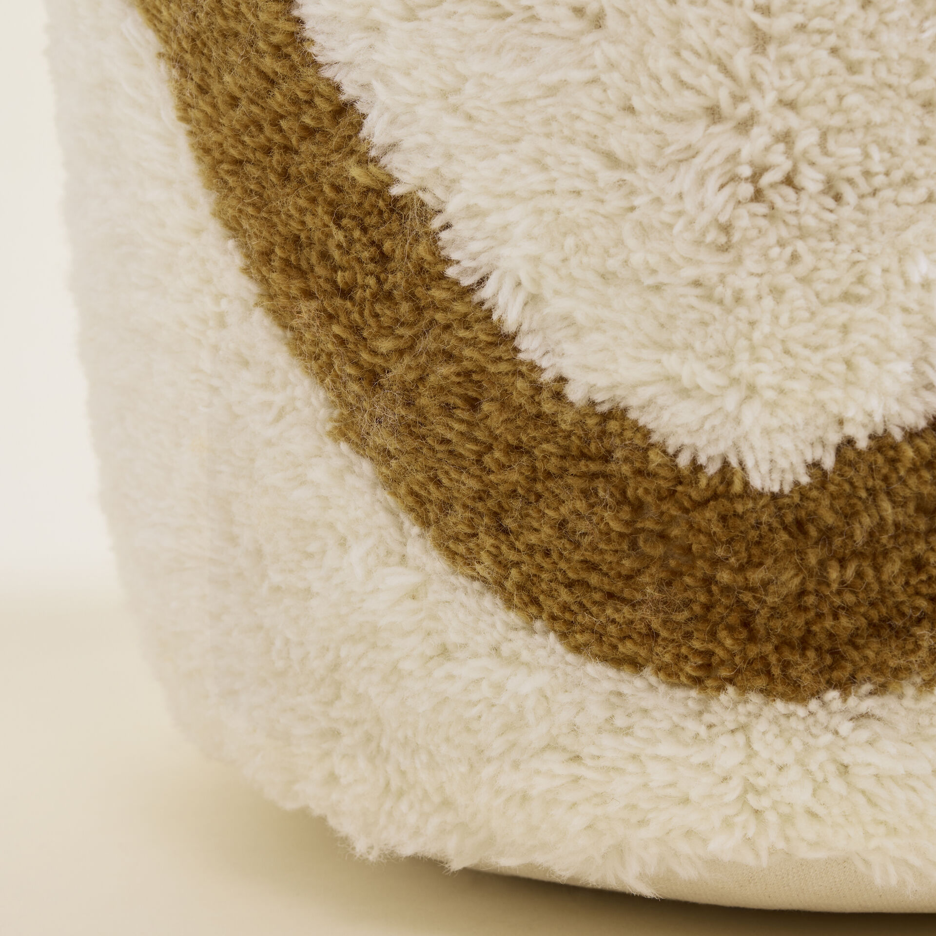 ${product-id}-Round Wavy Pouffe-Yellow-${view-type}