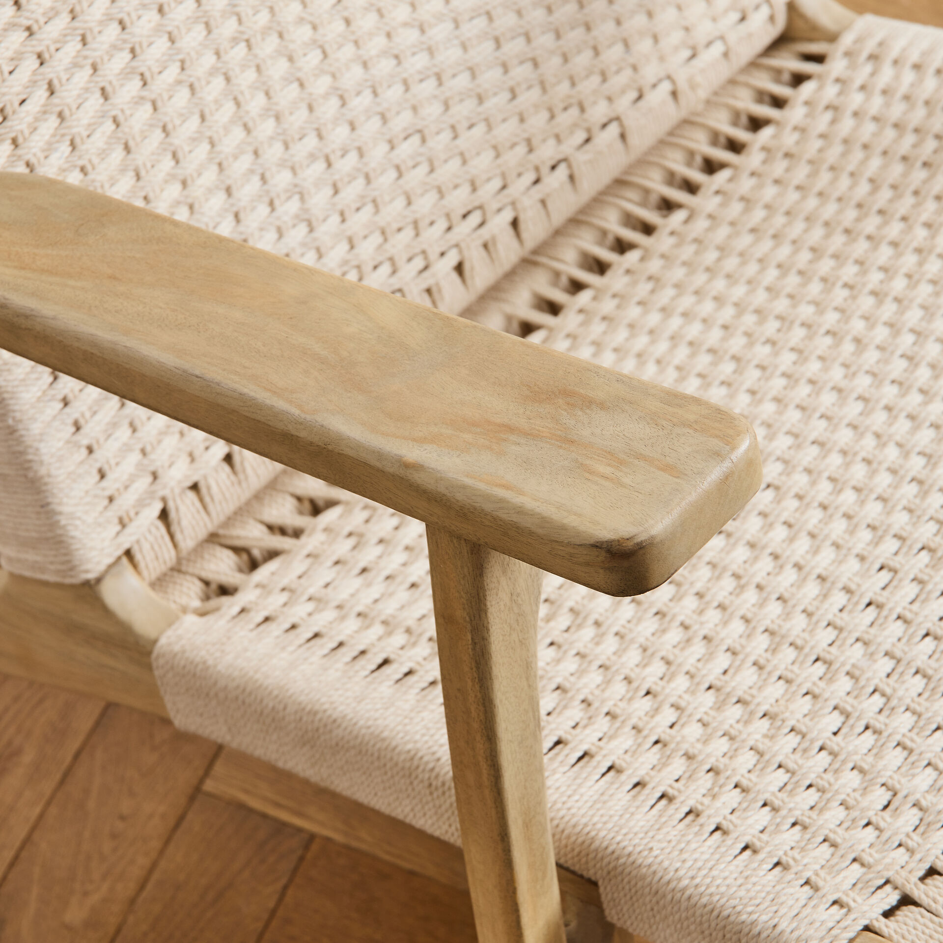 ${product-id}-Dalston Chair-Neutral-${view-type}