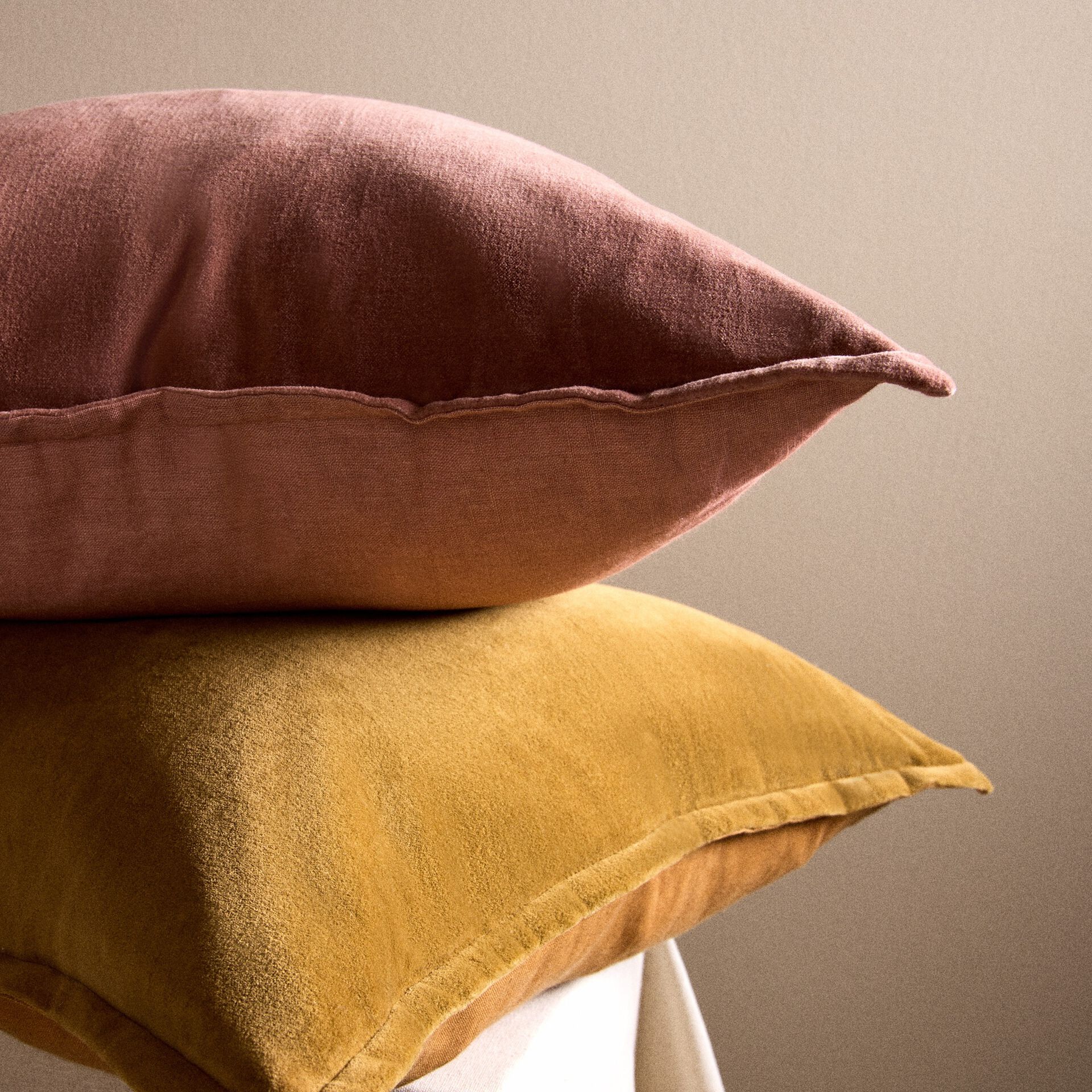 ${product-id}-Velvet Linen Blend Rhea Reversible Cushion-Pink-${view-type}
