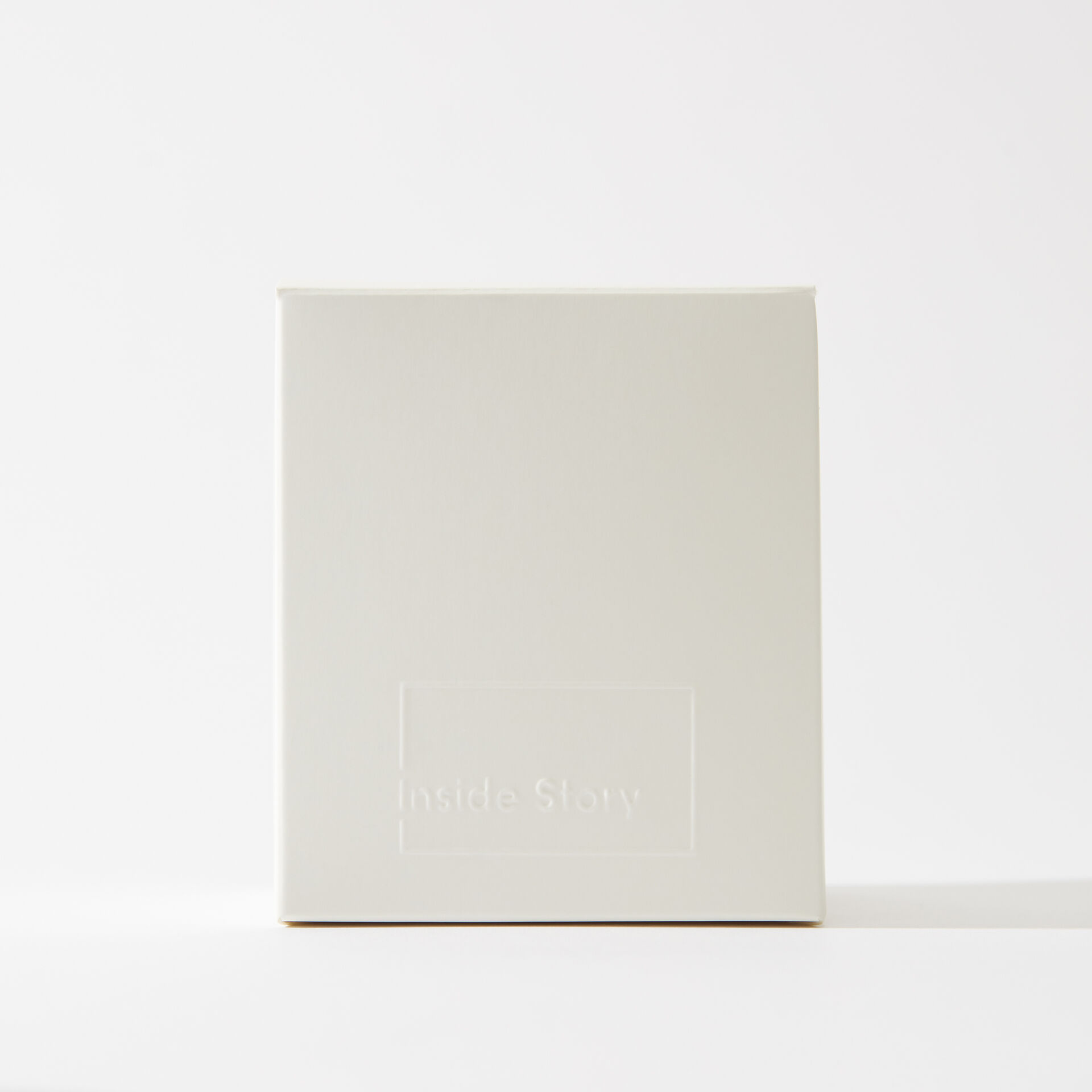 ${product-id}-Juniper And Cedarwood Scented Signature Candle-Neutral-${view-type}