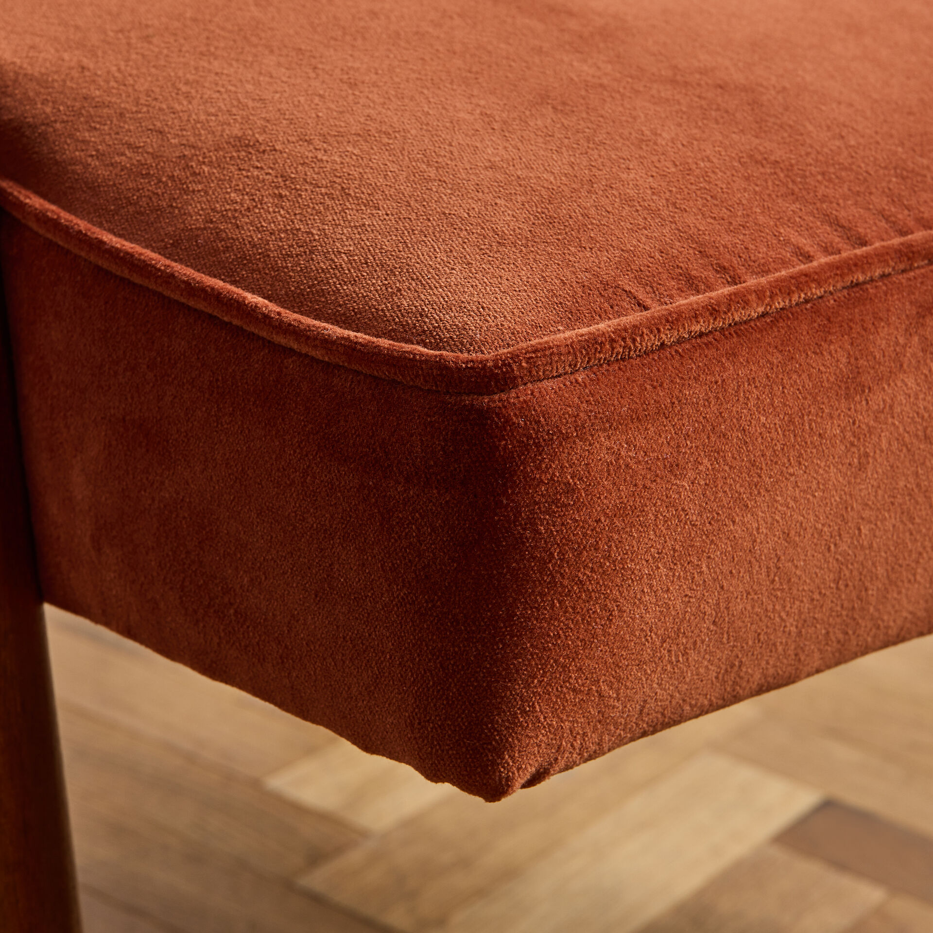 ${product-id}-Hoxton Chair-Rust Spice-${view-type}