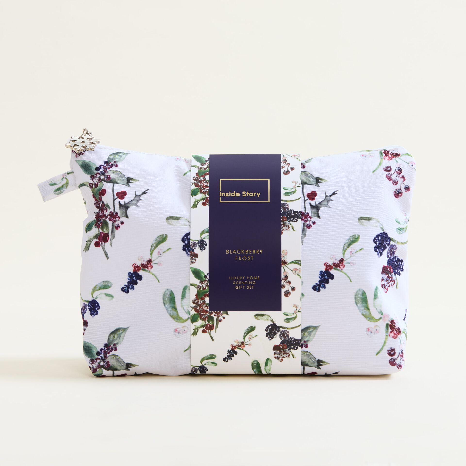 ${product-id}-Blackberry Frost Wash Bag Gift Set--${view-type}