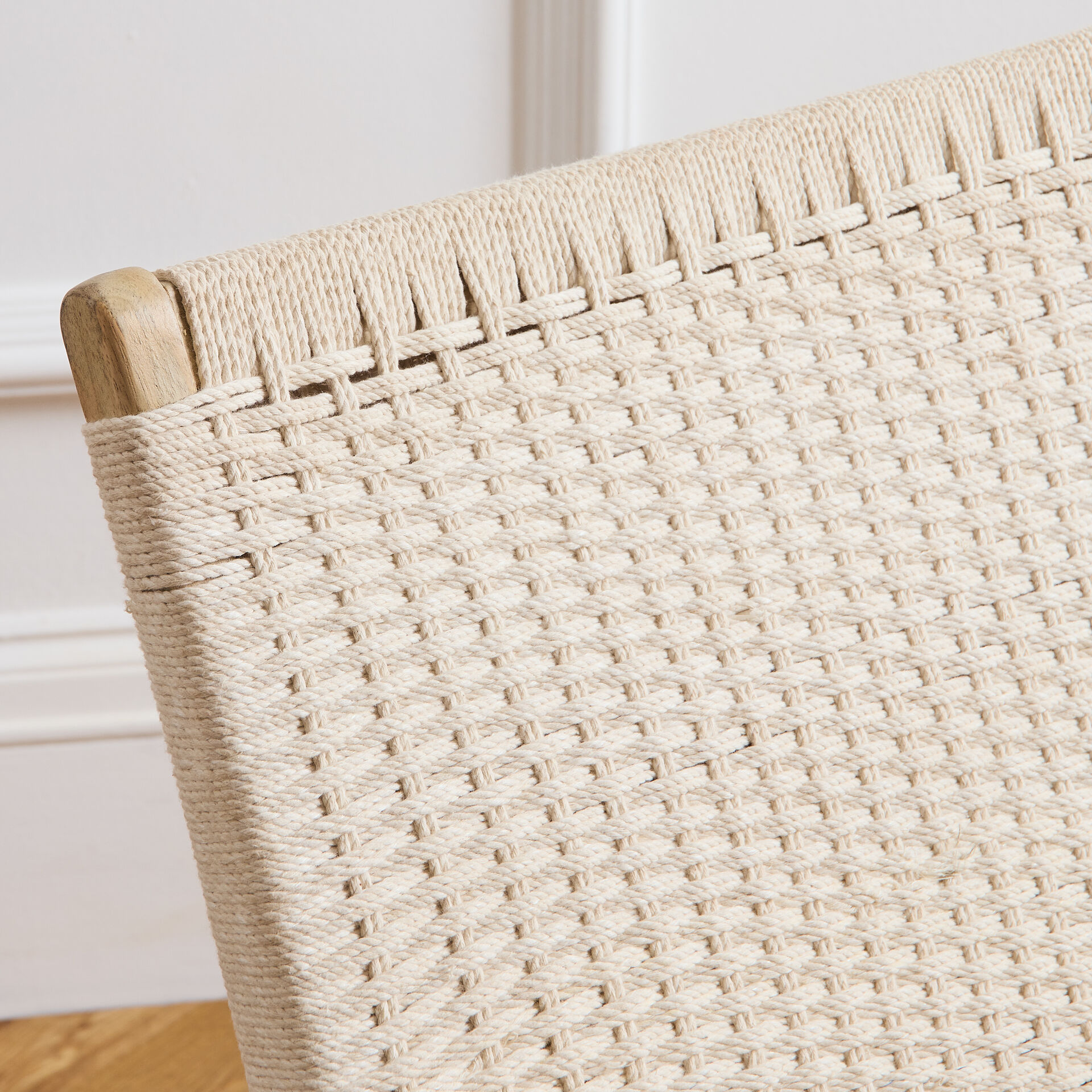 ${product-id}-Dalston Chair-Neutral-${view-type}