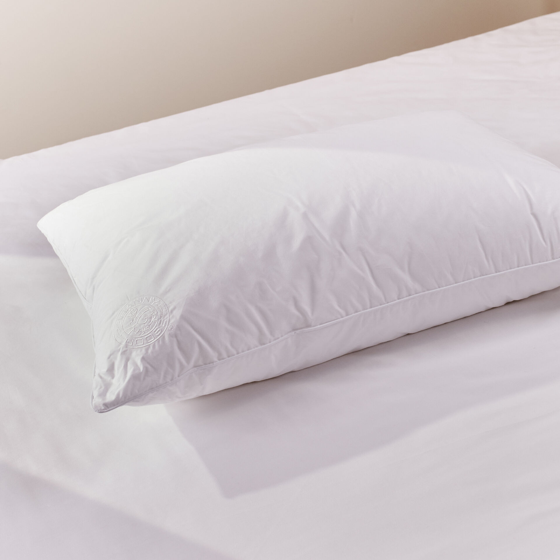 Luxury Down Alternative Pillow Medium