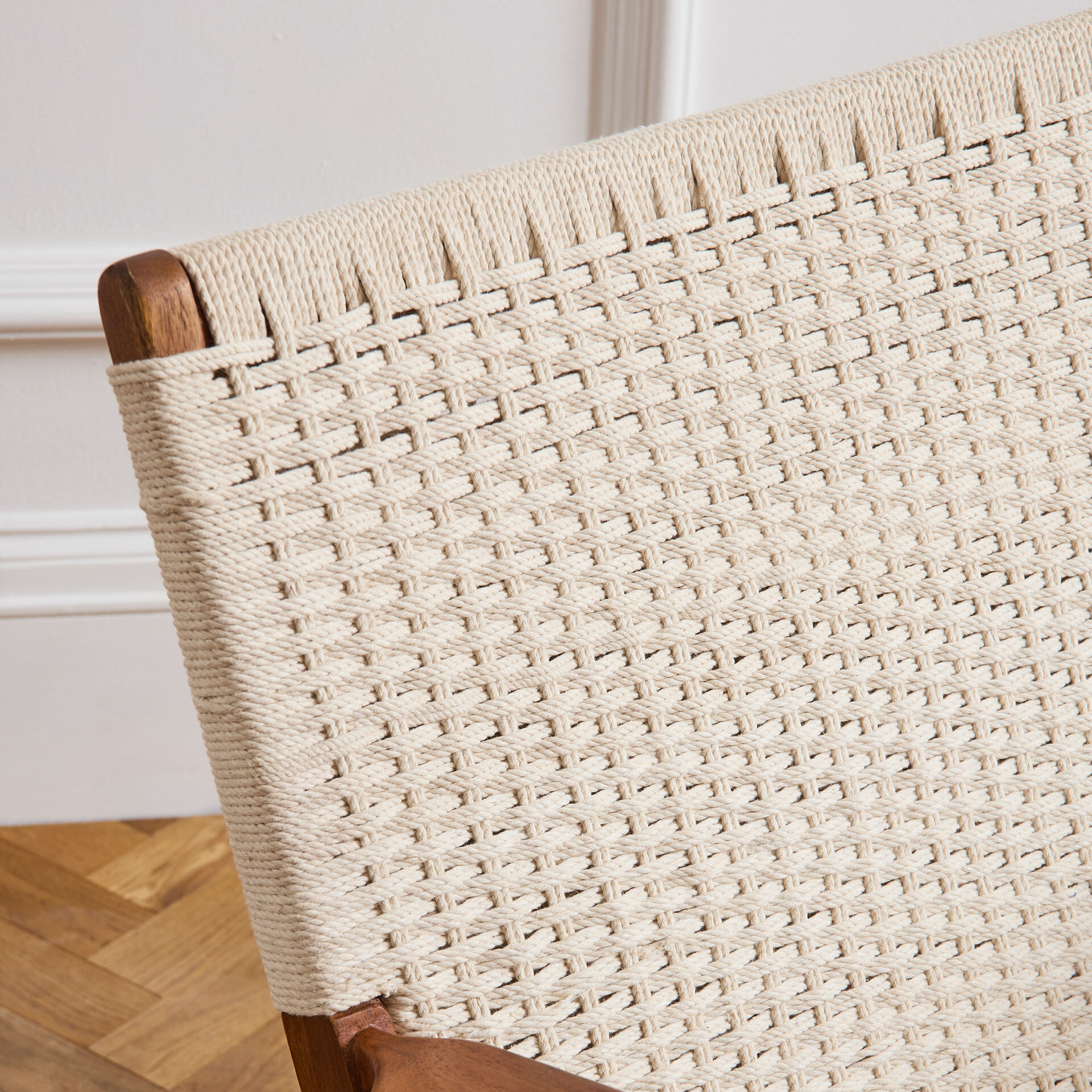 ${product-id}-Dalston Chair-Natural Walnut-${view-type}