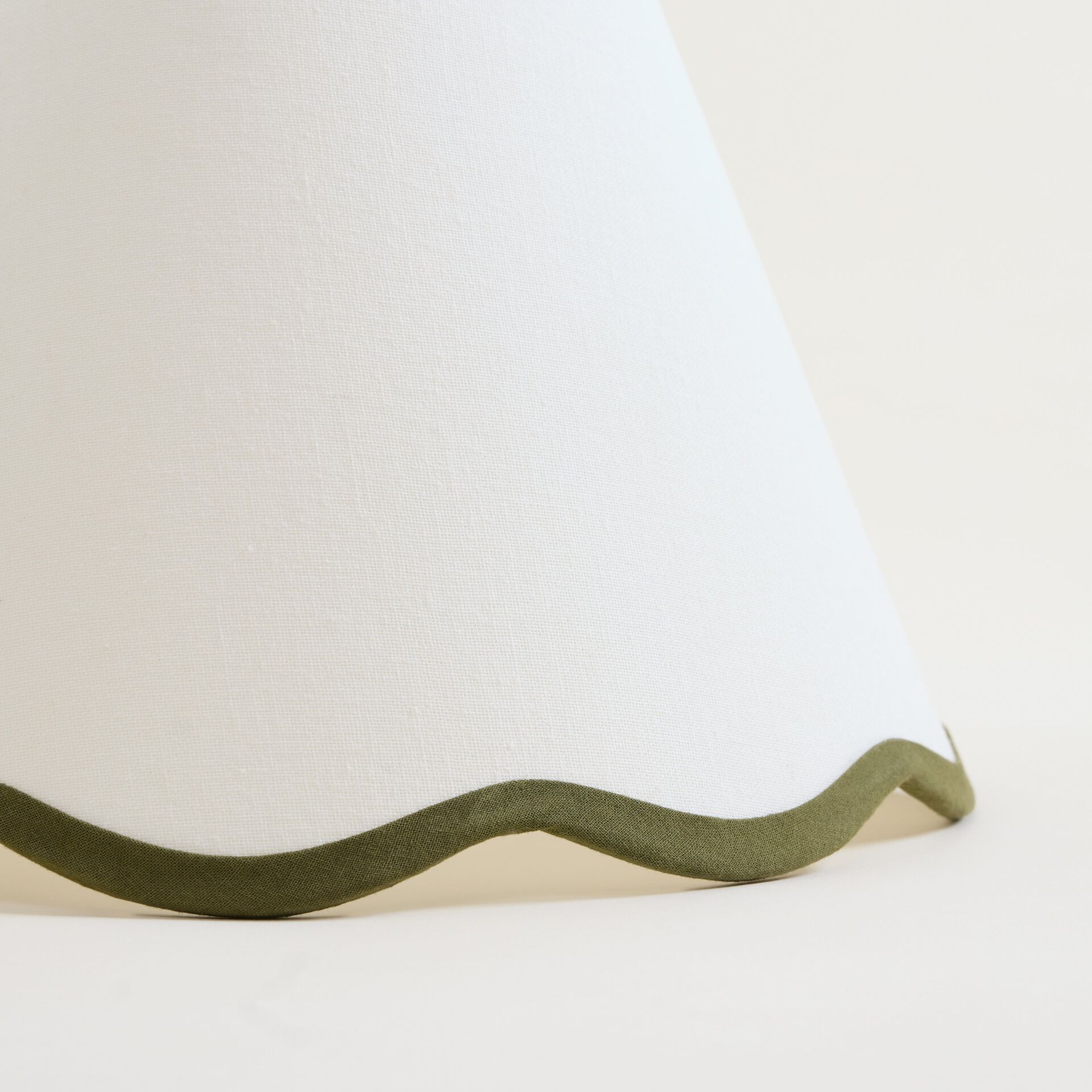${product-id}-Small Trimmed Jute Scalloped Edge Lampshade-Green-${view-type}
