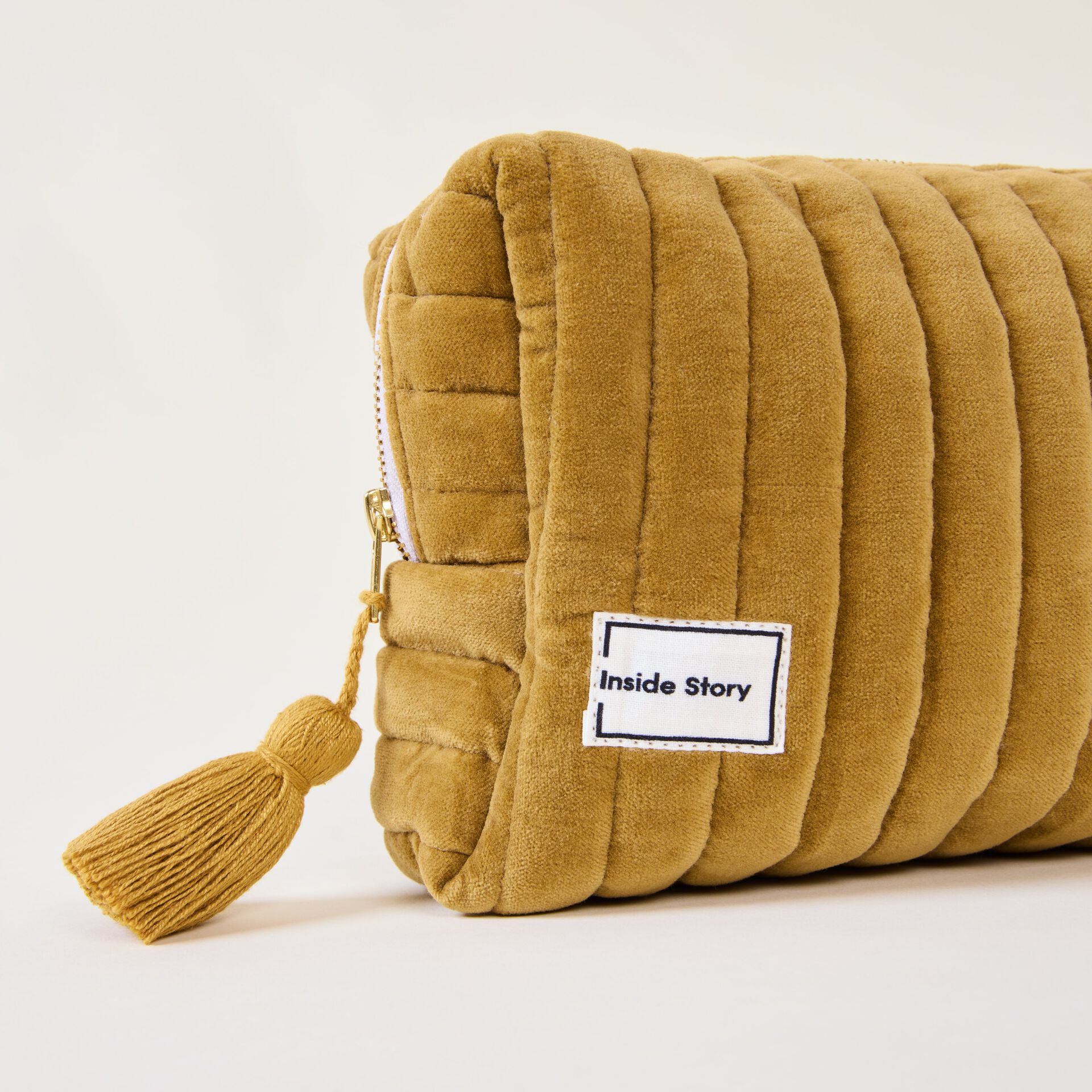 ${product-id}-Velvet Wash Bag-Yellow-${view-type}