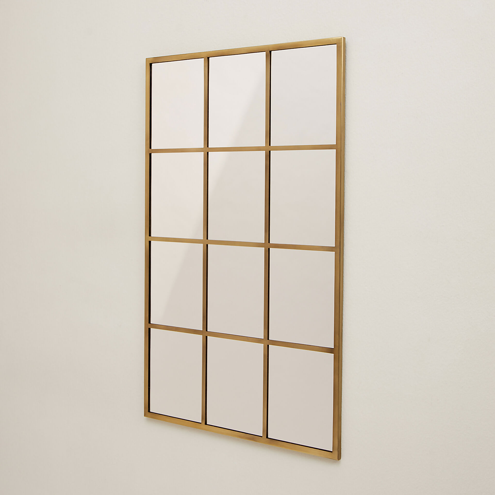 ${product-id}-Block Mirror-Metallic-${view-type}