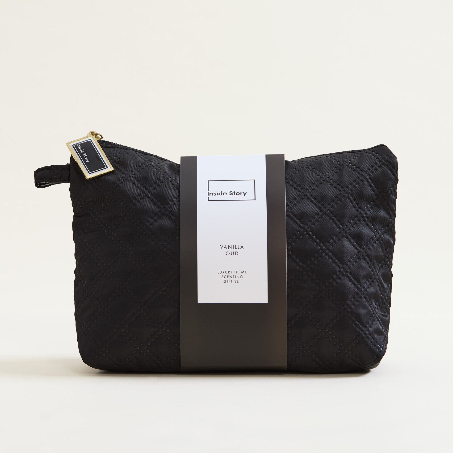 ${product-id}-Vanilla Oud Wash Bag Gift Set--${view-type}