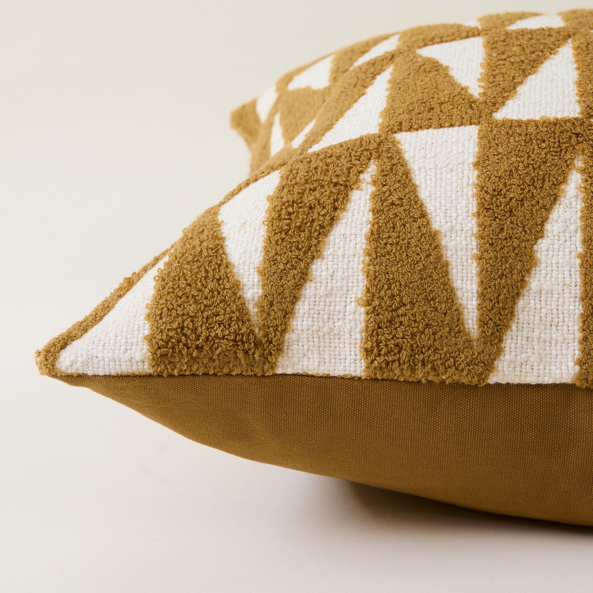 ${product-id}-Mustard Geometric Cushion-Ochre-${view-type}