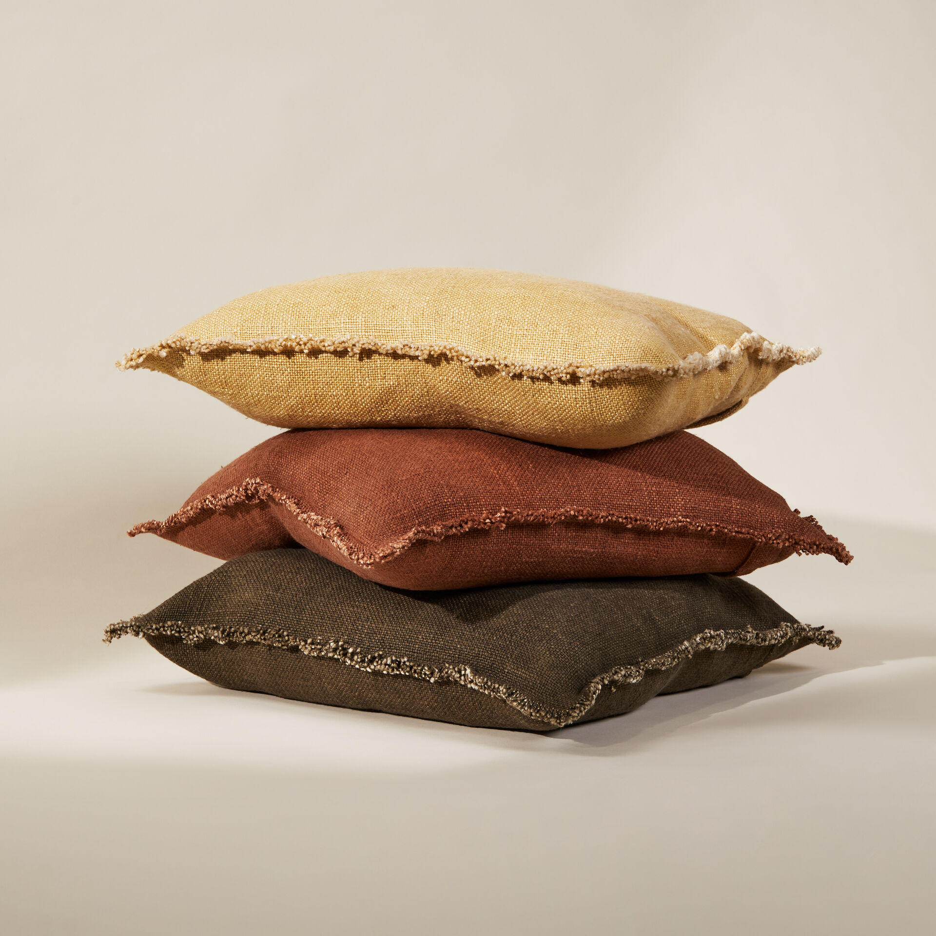 ${product-id}-Bridie Linox Cushion-Rust Spice-${view-type}