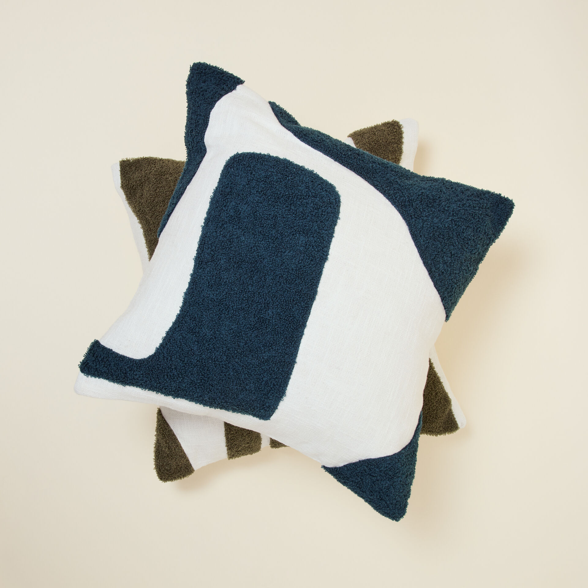 ${product-id}-Erin Cushion --${view-type}
