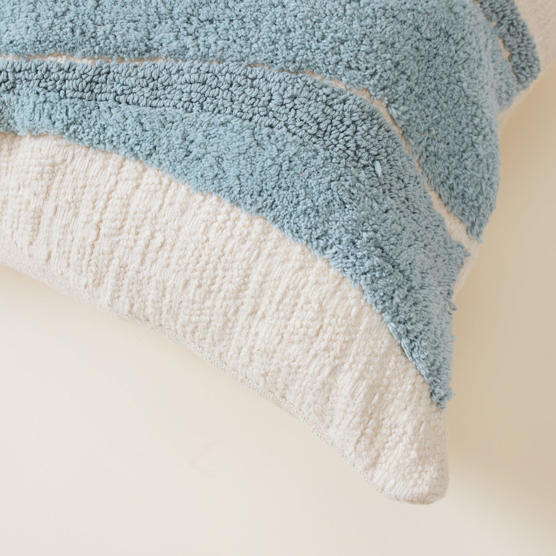 ${product-id}-Blue Tufted Wave Obie Cushion-Blue-${view-type}