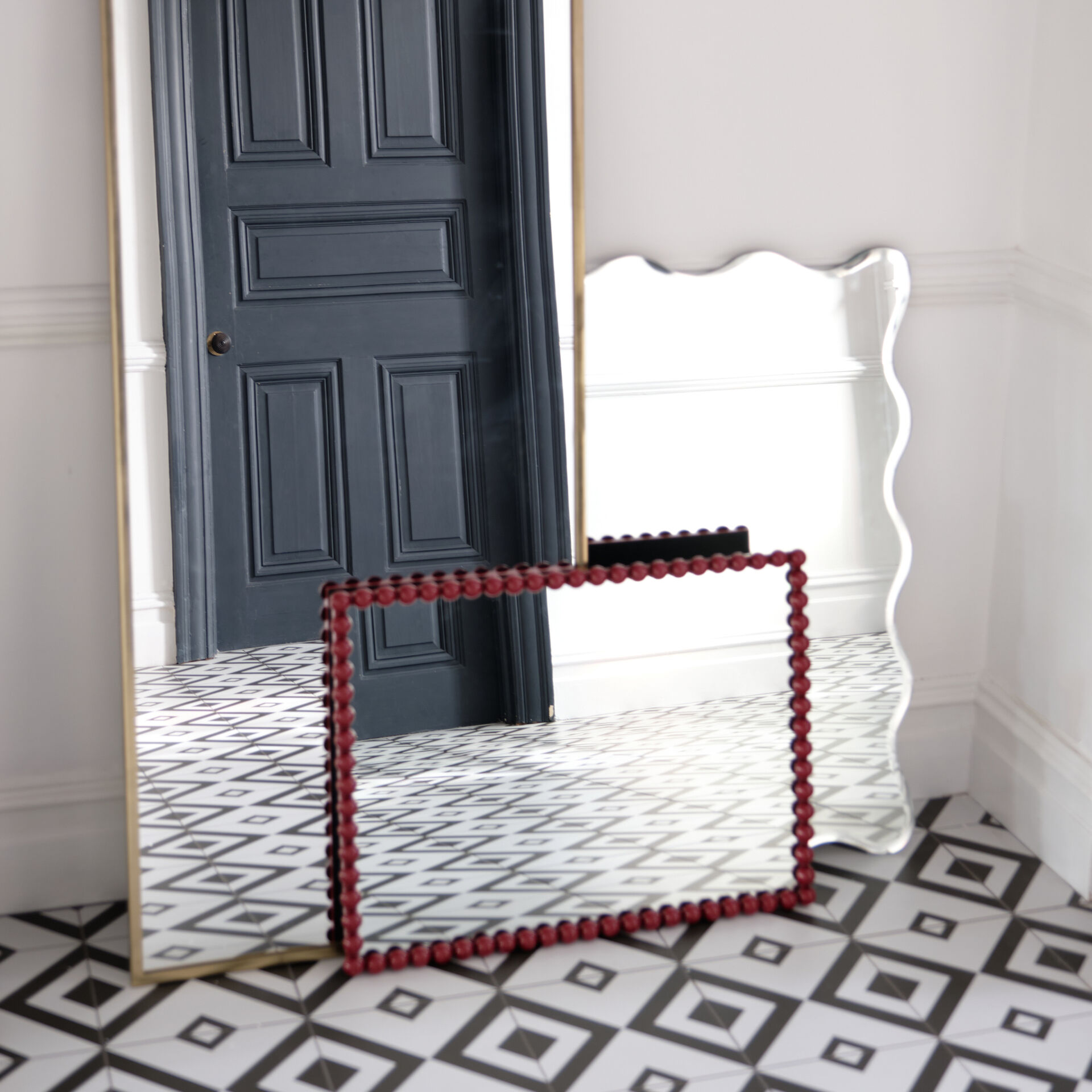 ${product-id}-Scallop Edge Mirror-Clear-${view-type}