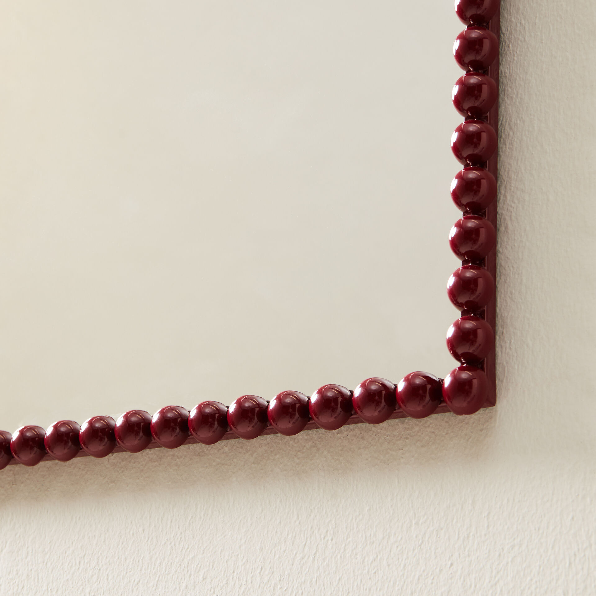 ${product-id}-Bobbin Mirror-Ruby-${view-type}