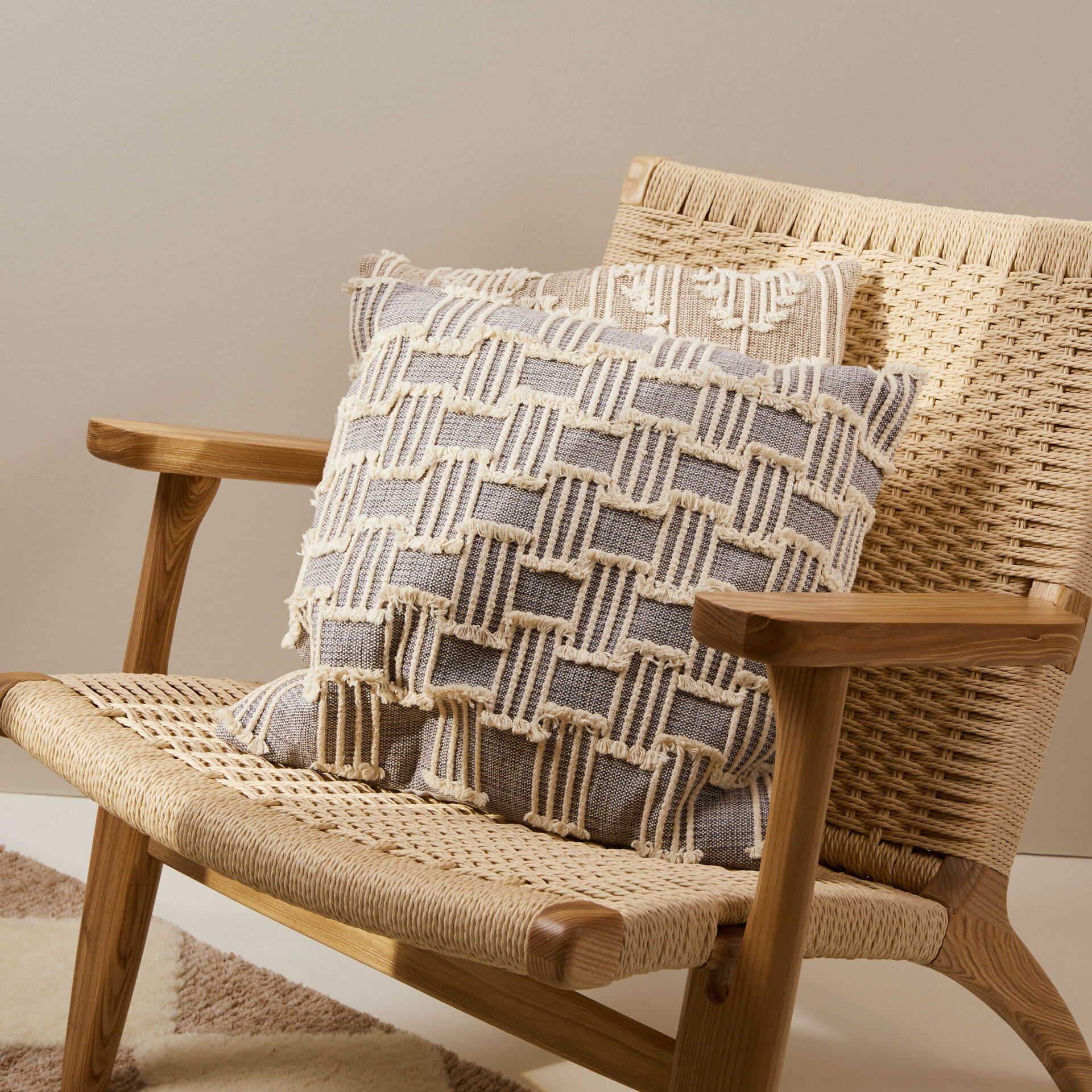 ${product-id}-Tatum Clipped Chck Cushion-LIGHT BLUE-${view-type}