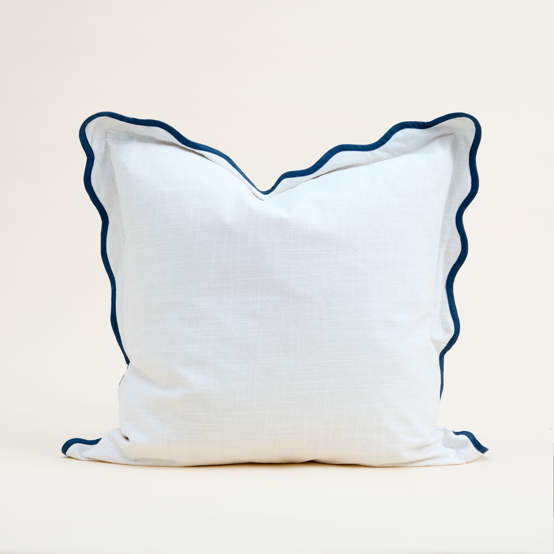 ${product-id}-Scallop Edge cushion with contract edge-WHITE/NAVY-${view-type}