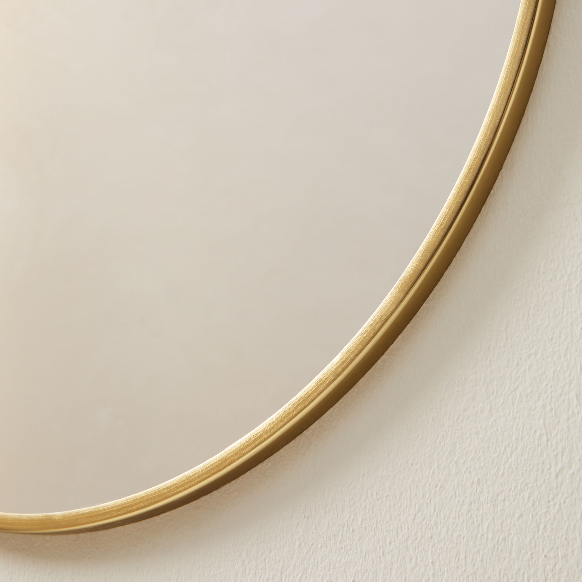 ${product-id}-Round Mirror-Metallic-${view-type}