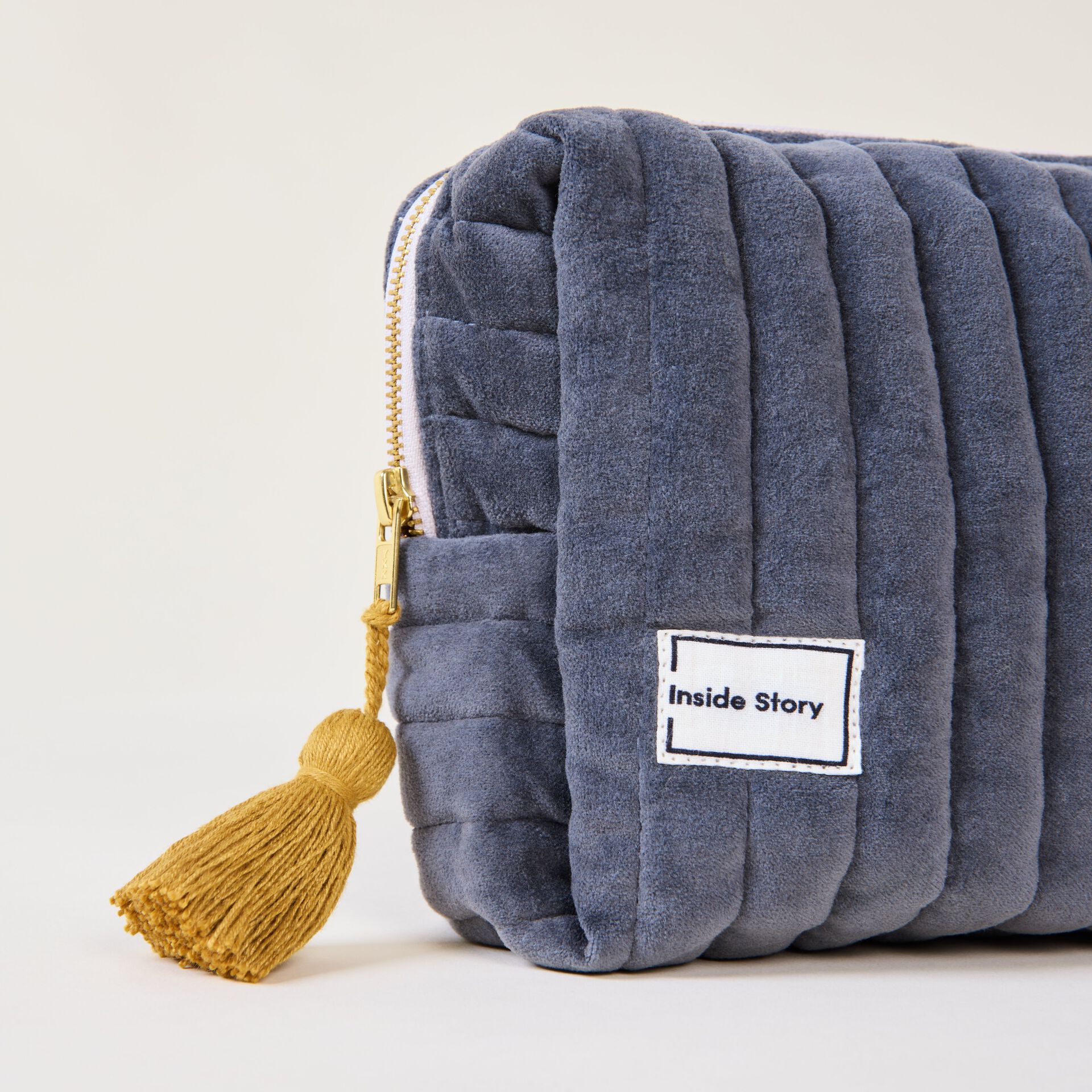 ${product-id}-Velvet Wash Bag-Blue-${view-type}