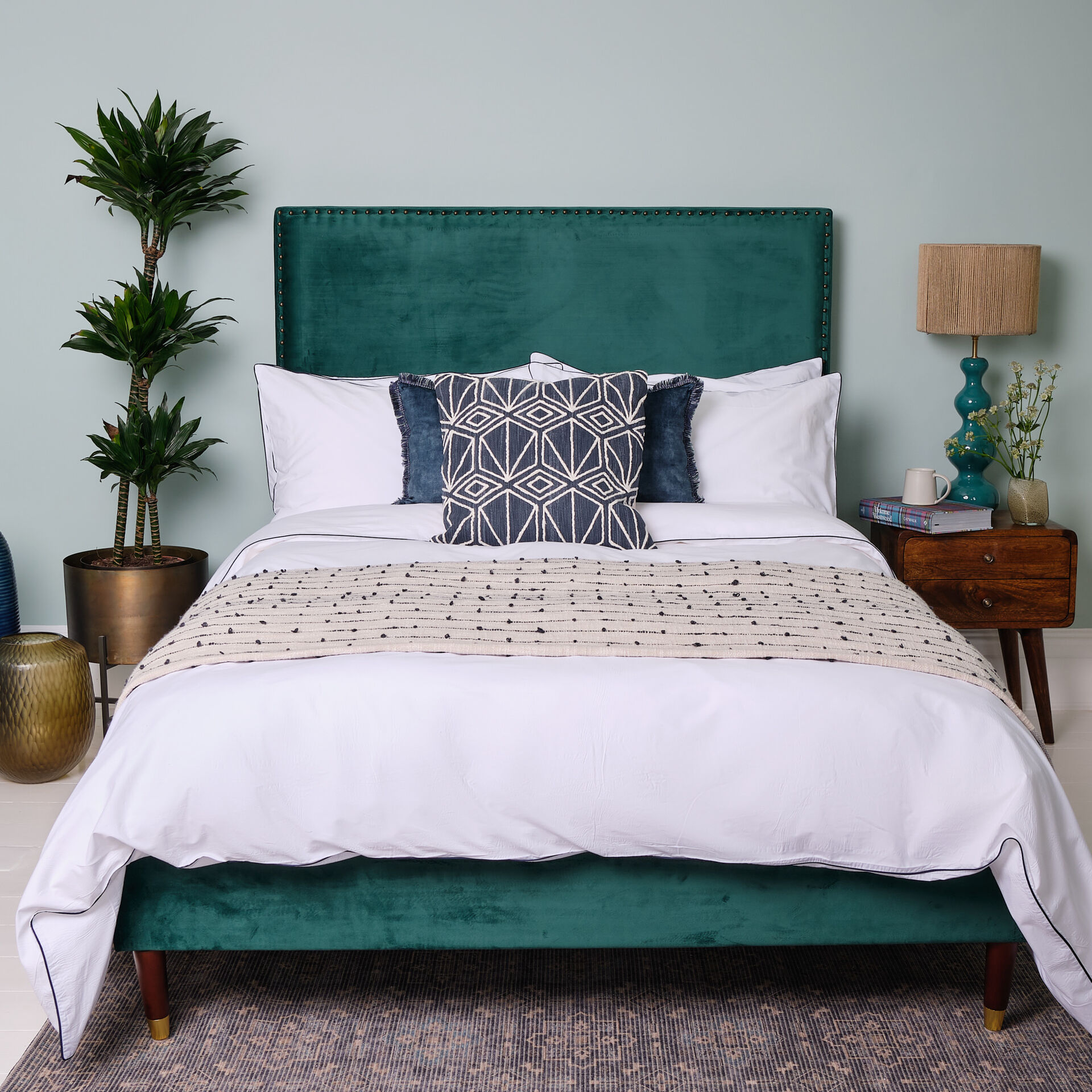 ${product-id}-Luxury Piped Edge Bedding Collection--${view-type}