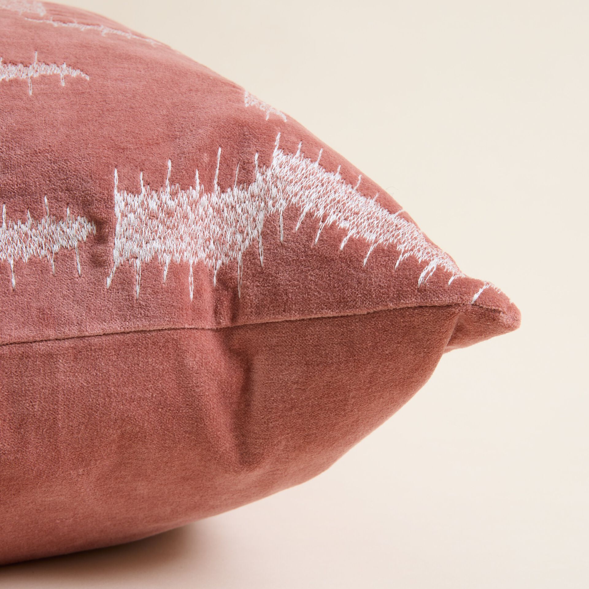 ${product-id}-Velvet Embroidered Cushion-Pink-${view-type}