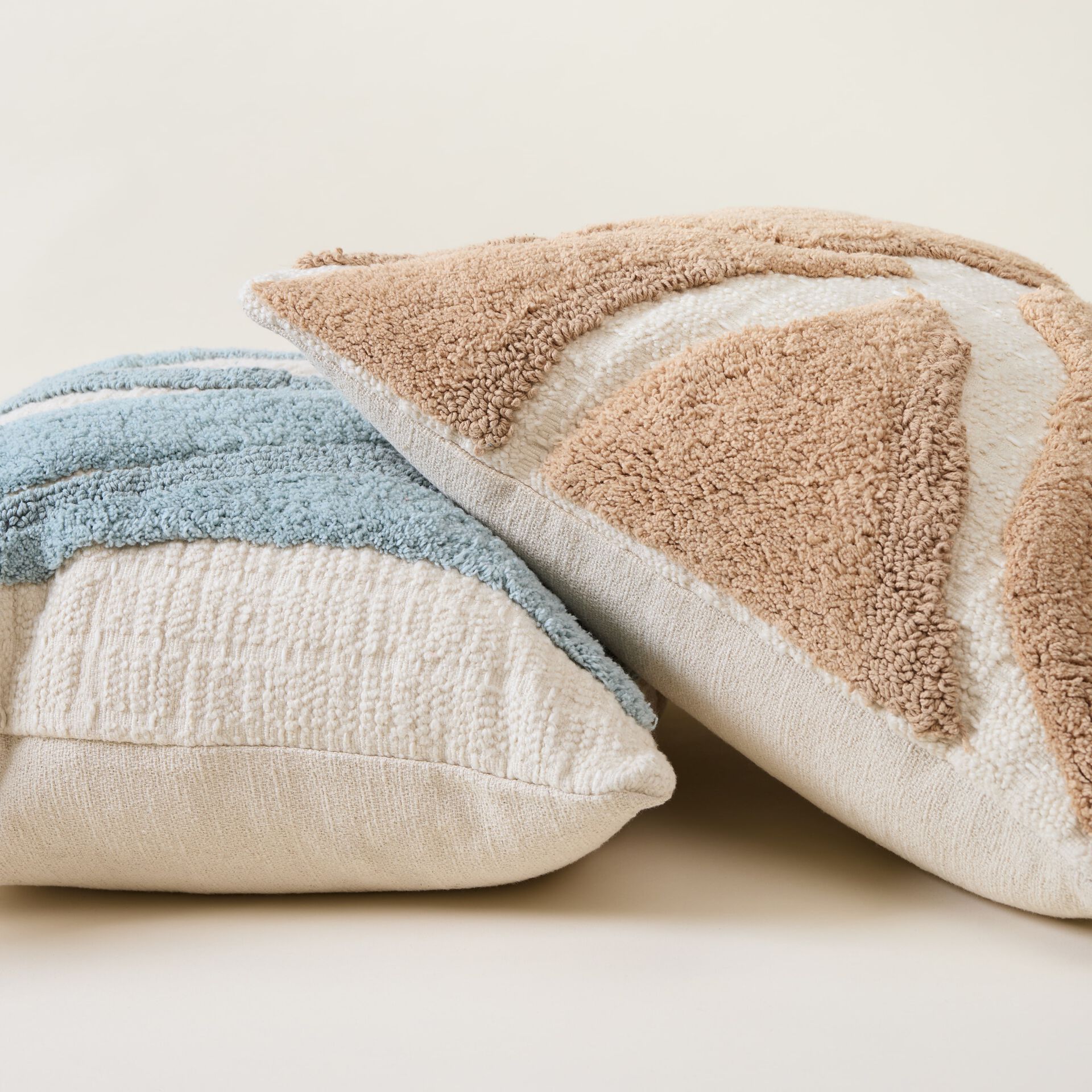 ${product-id}-Blue Tufted Wave Obie Cushion-Blue-${view-type}