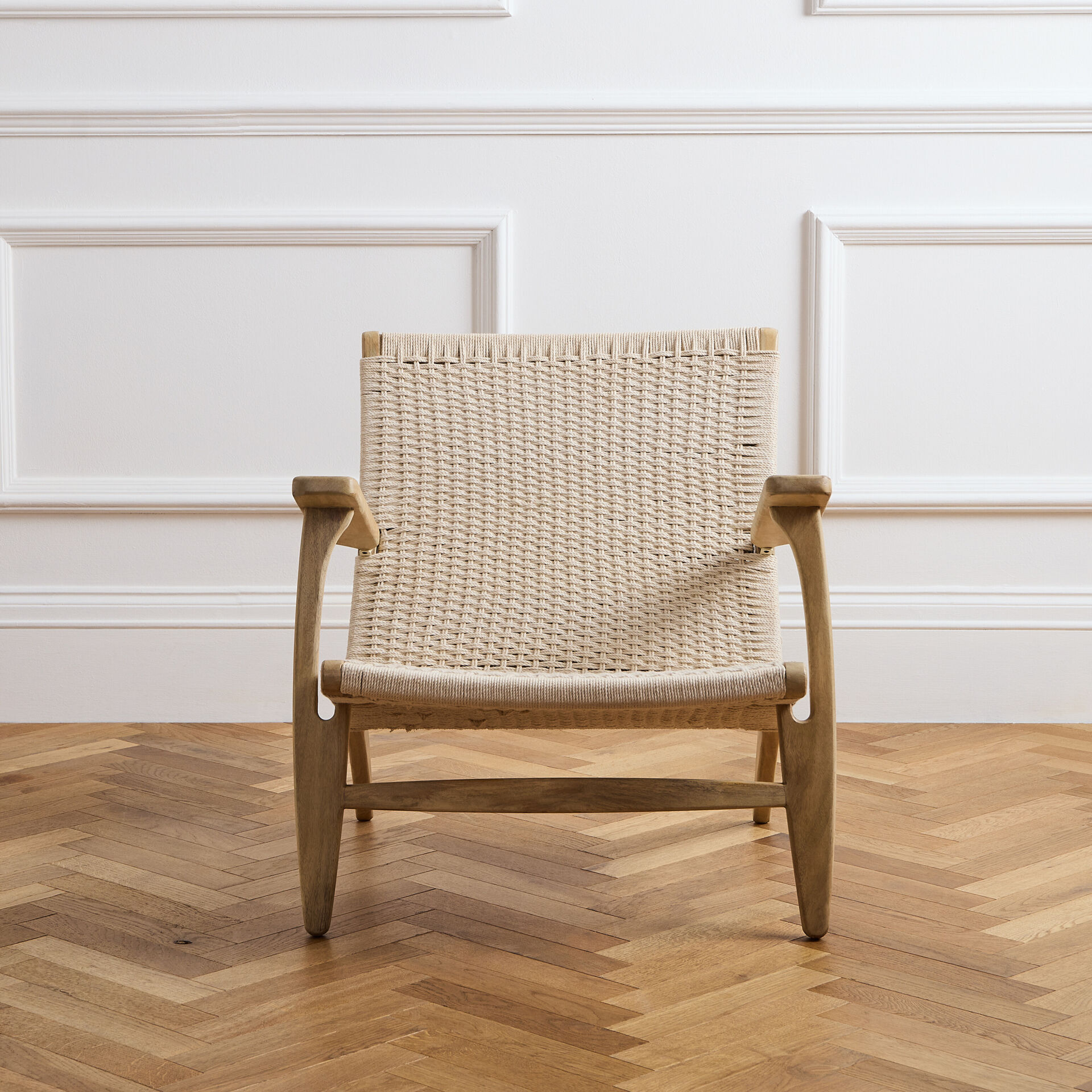 ${product-id}-Dalston Chair-Neutral-${view-type}