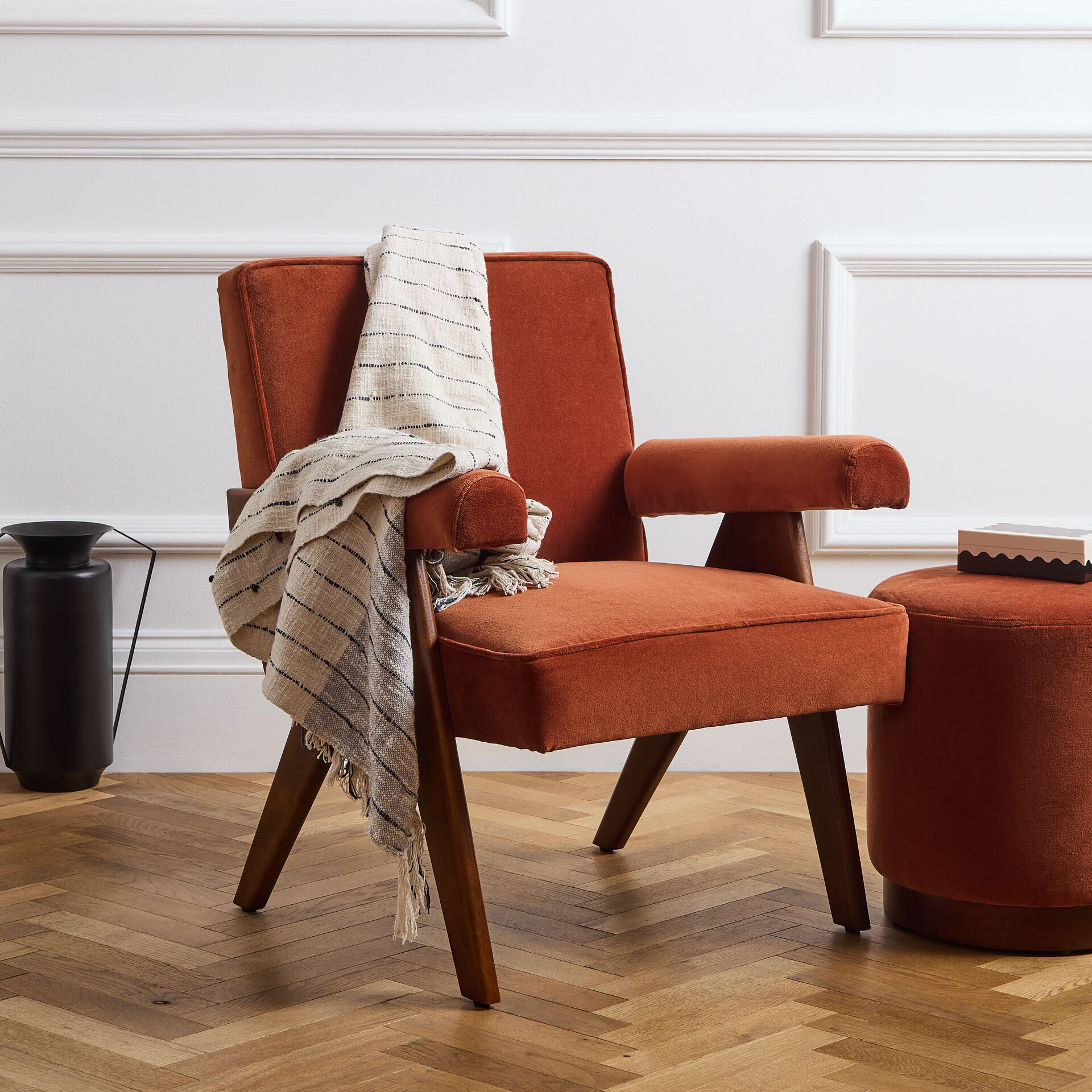 ${product-id}-Hoxton Chair-Rust Spice-${view-type}