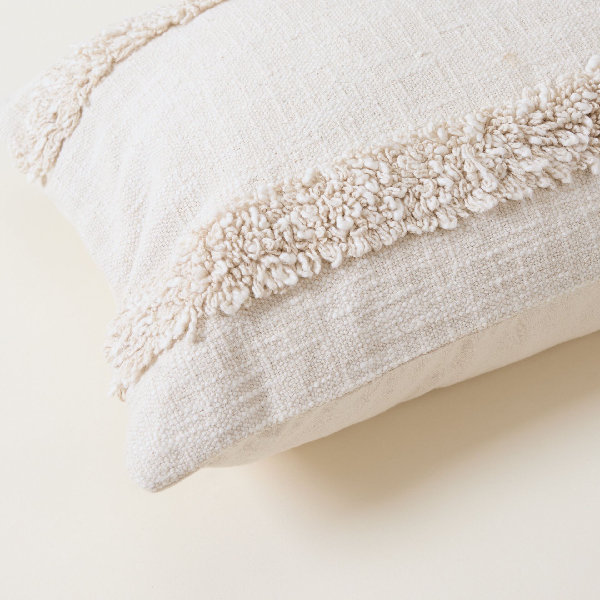${product-id}-Lumbar Cushion with Textured Trim-Neutral-${view-type}