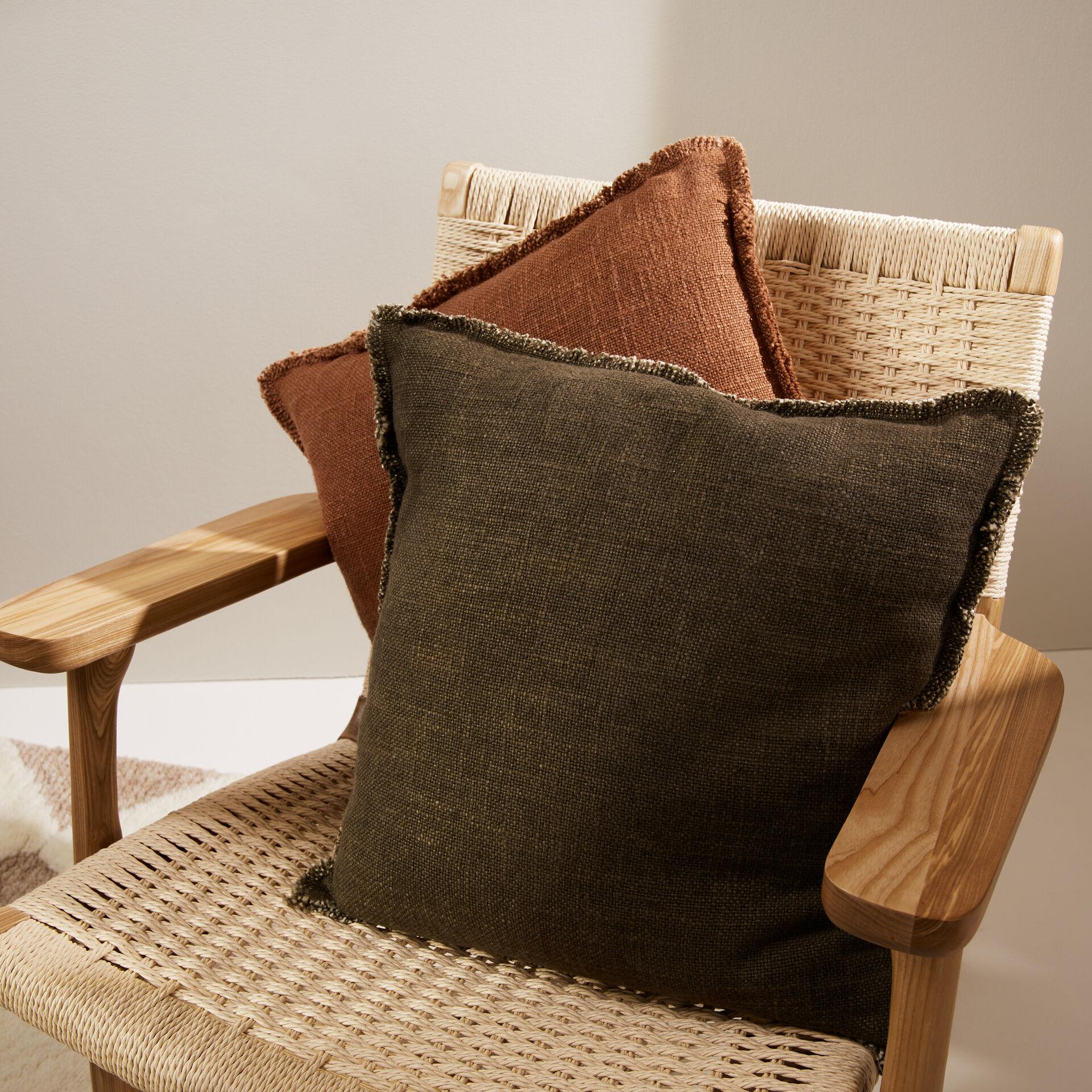 ${product-id}-Bridie Linox Cushion-Dark Green-${view-type}