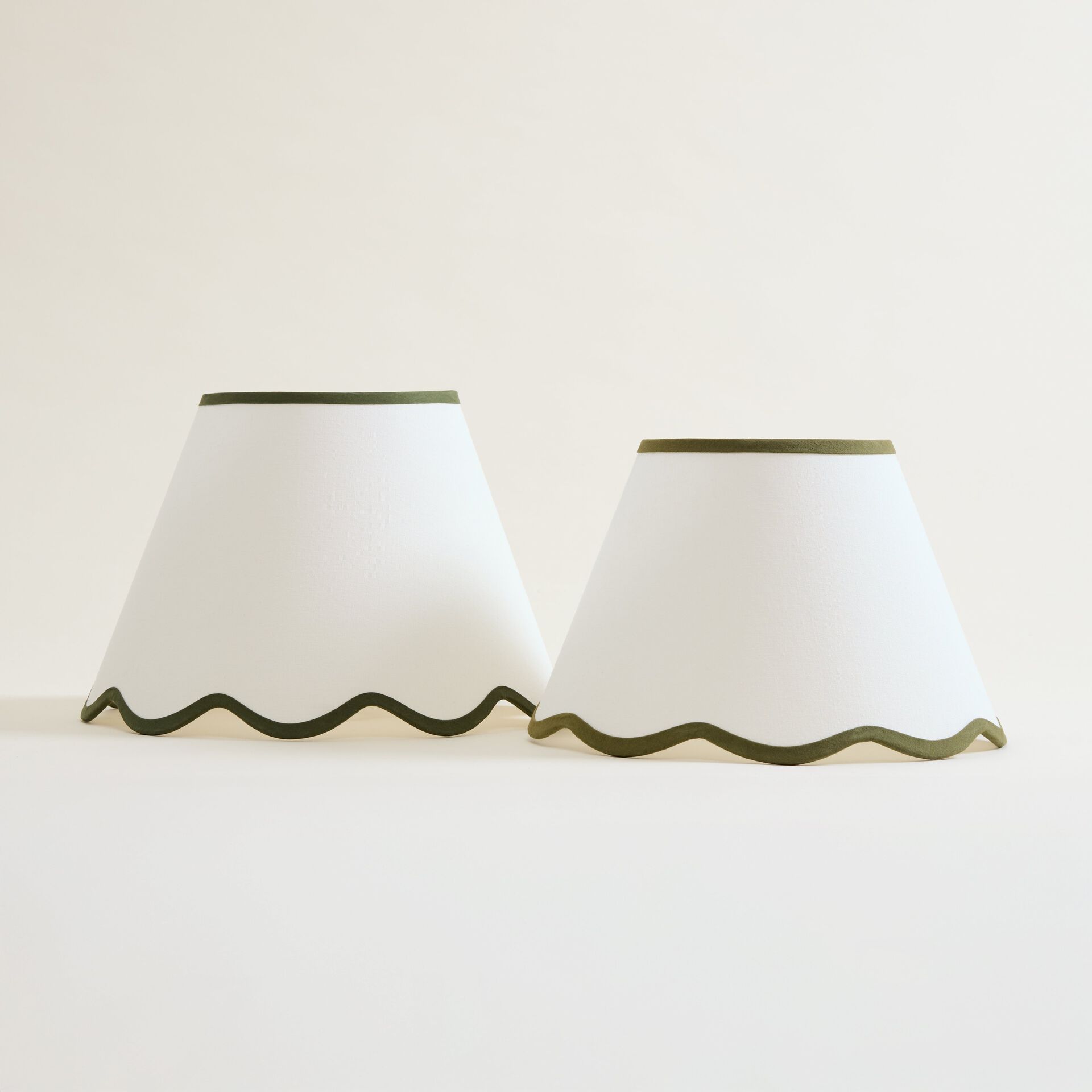${product-id}-Large Trimmed Scalloped Edge Lampshade-Green-${view-type}