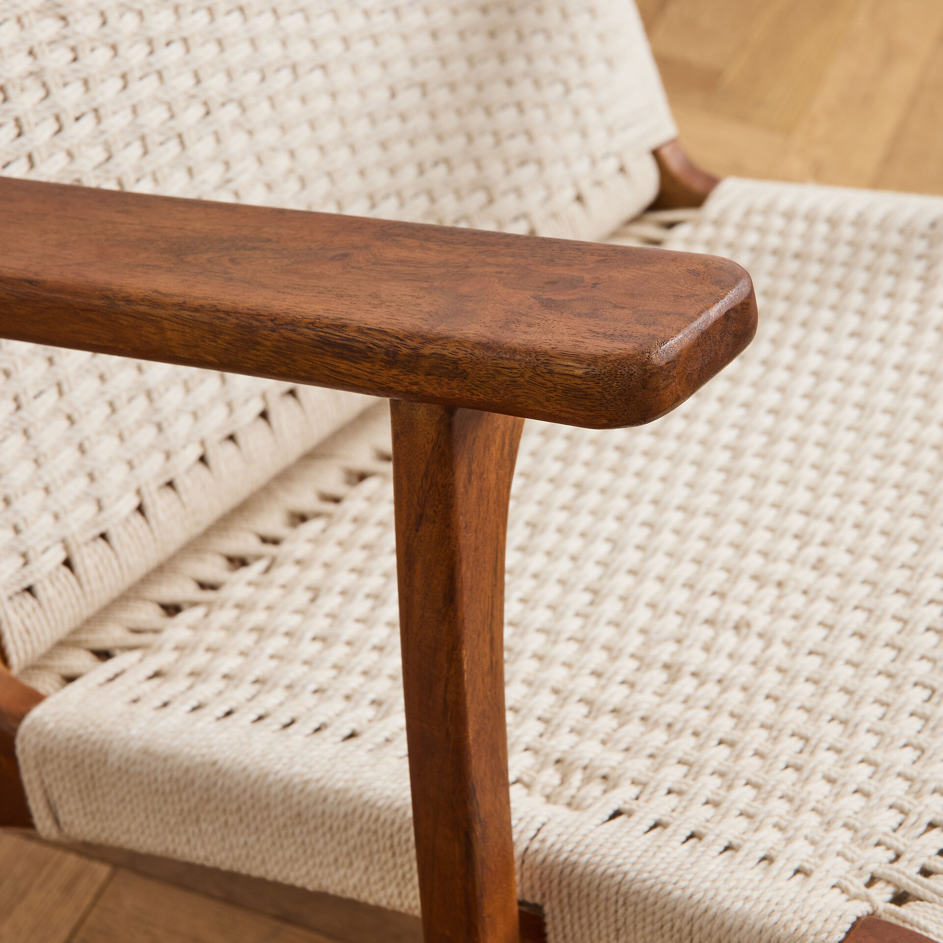 ${product-id}-Dalston Chair-Natural Walnut-${view-type}