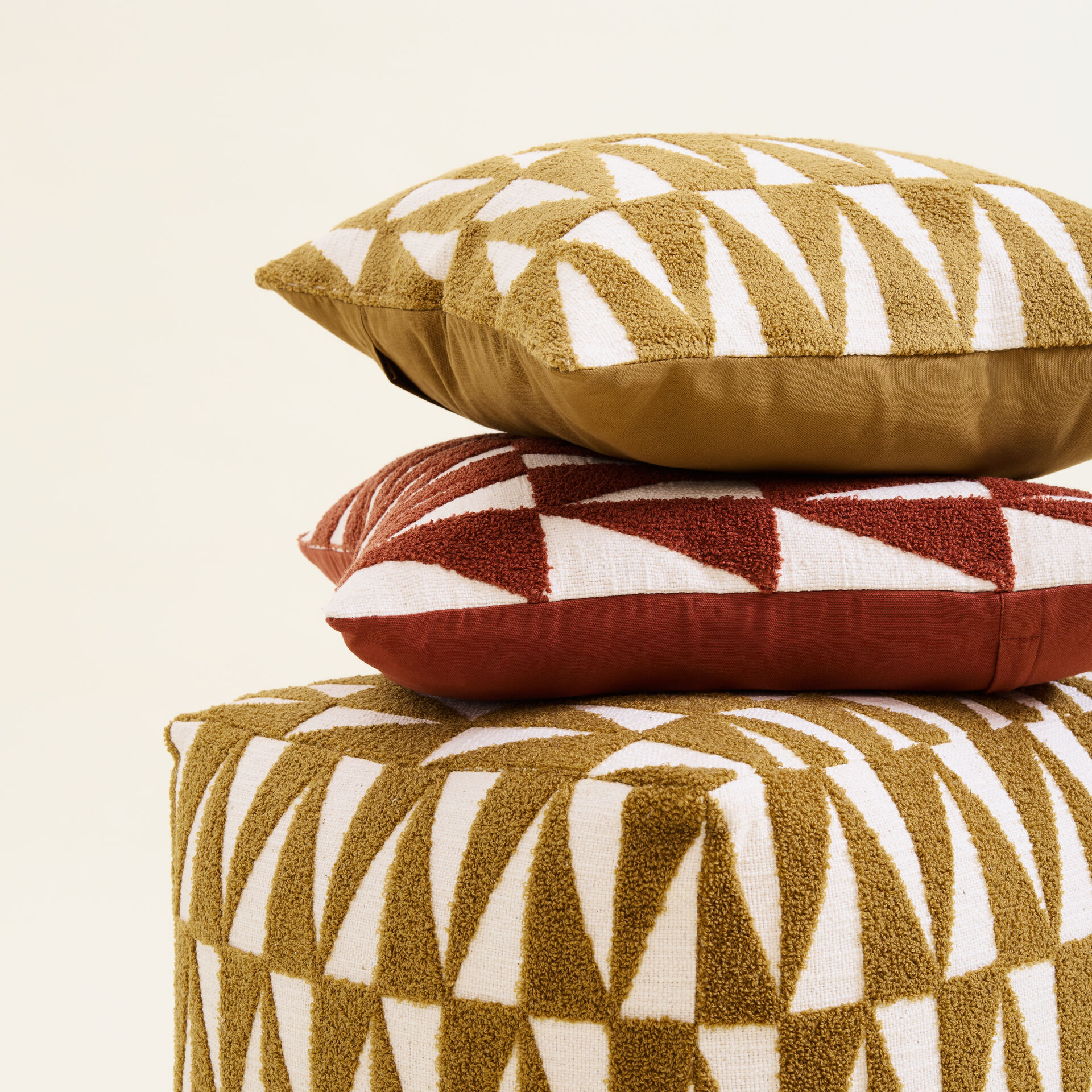 ${product-id}-Geometric Tufted Pouffe-Yellow-${view-type}