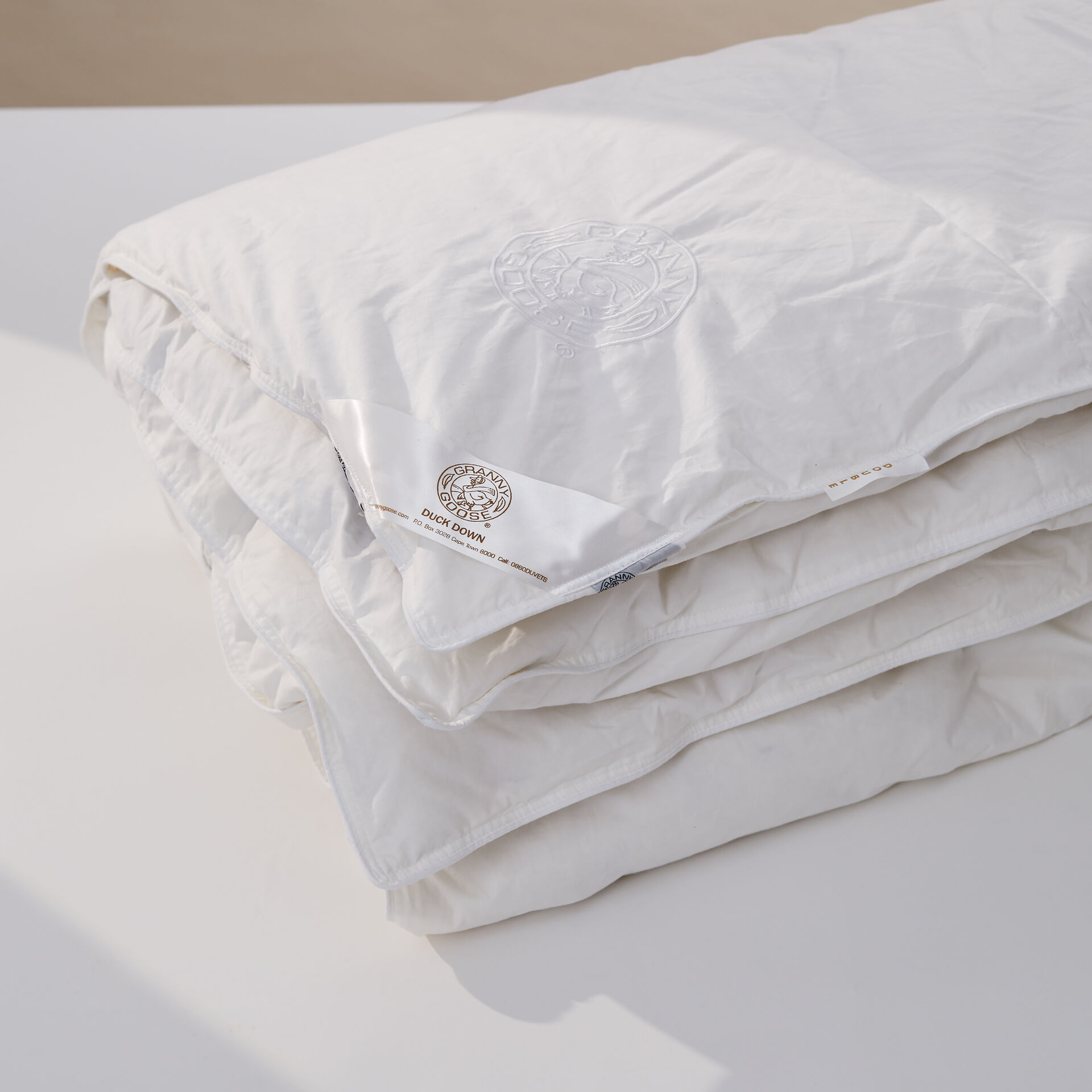 ${product-id}-Snow White Duck Down Duvet-White-${view-type}
