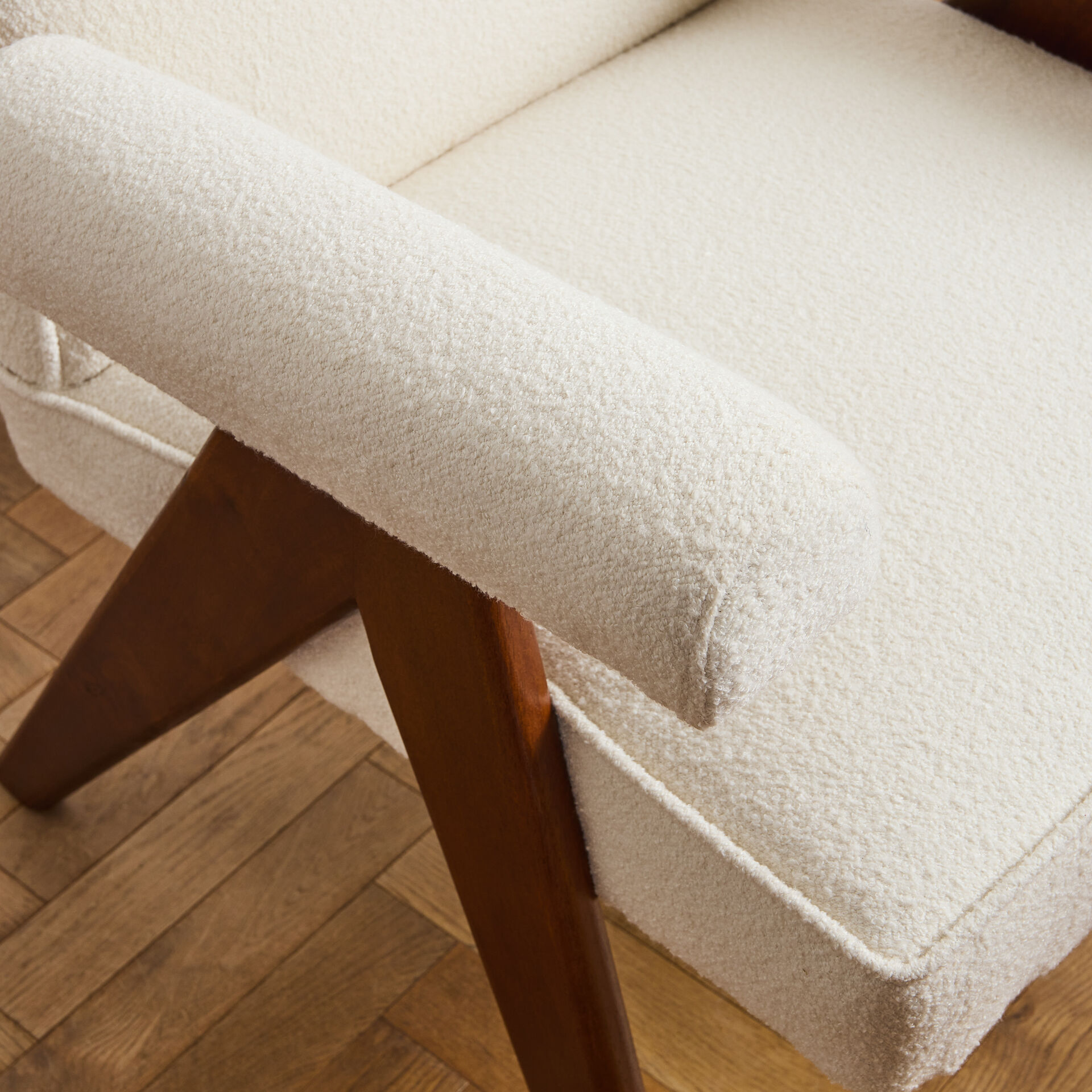 ${product-id}-Hoxton Chair-Neutral-${view-type}