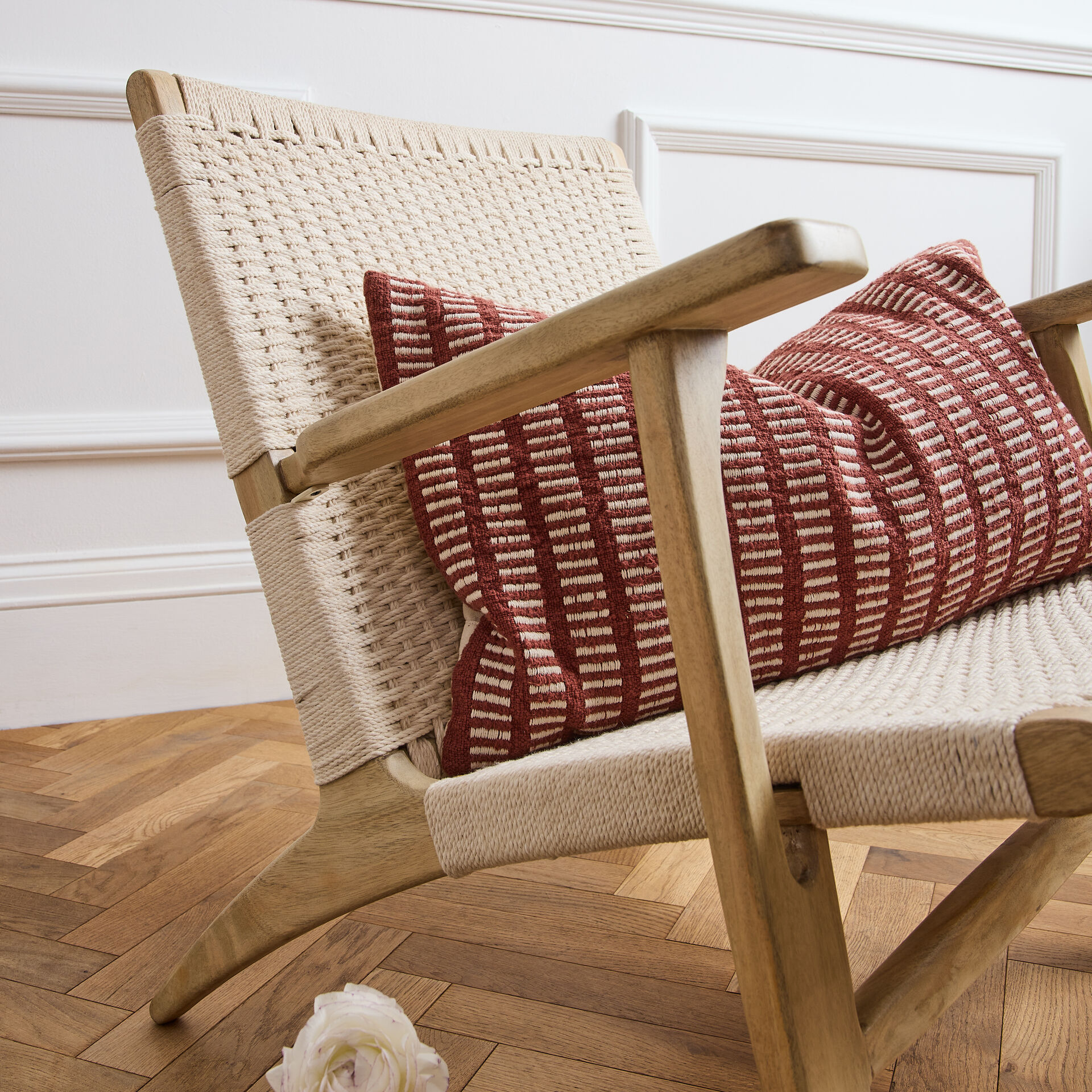 ${product-id}-Dalston Chair-Neutral-${view-type}