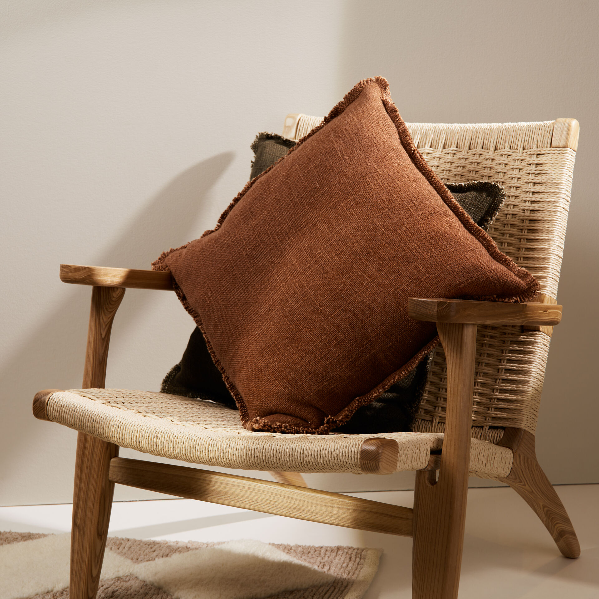 ${product-id}-Bridie Linox Cushion-Rust Spice-${view-type}
