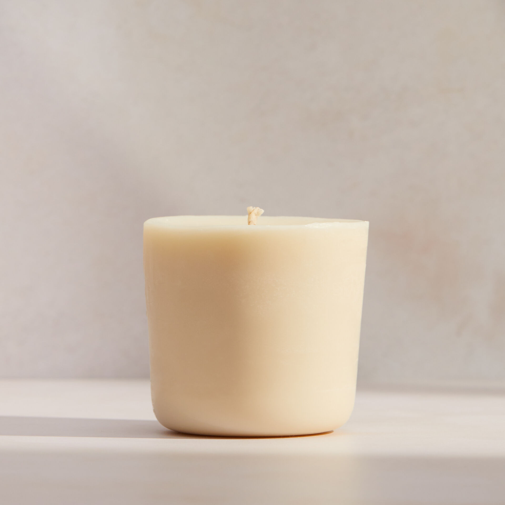 ${product-id}-Black Pepper And Pomegranate Scented Signature Candle Refill-Black Pomegranate-${view-type}